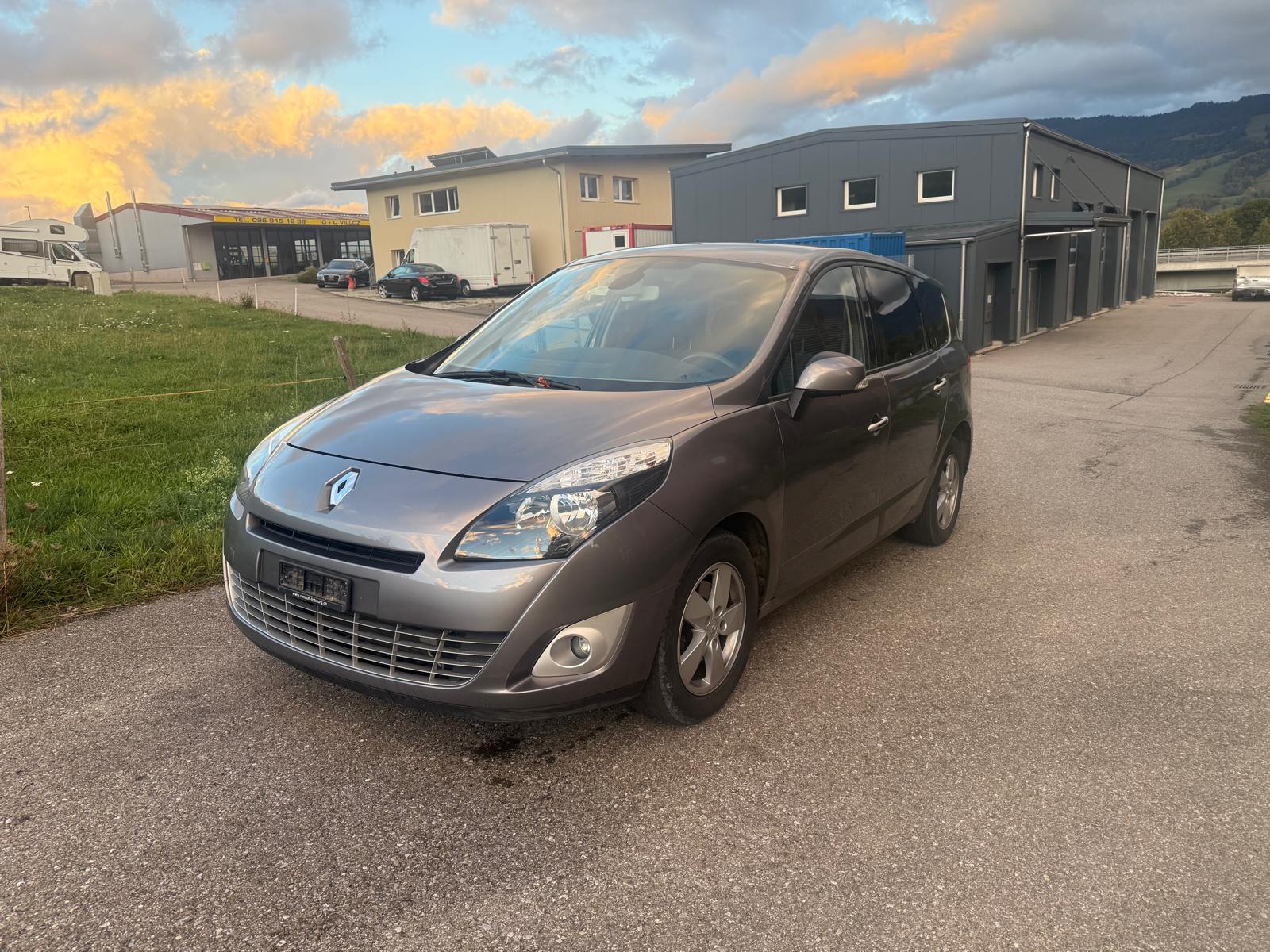 RENAULT 2.0 16V Dynamique CVT 7P-image-0
