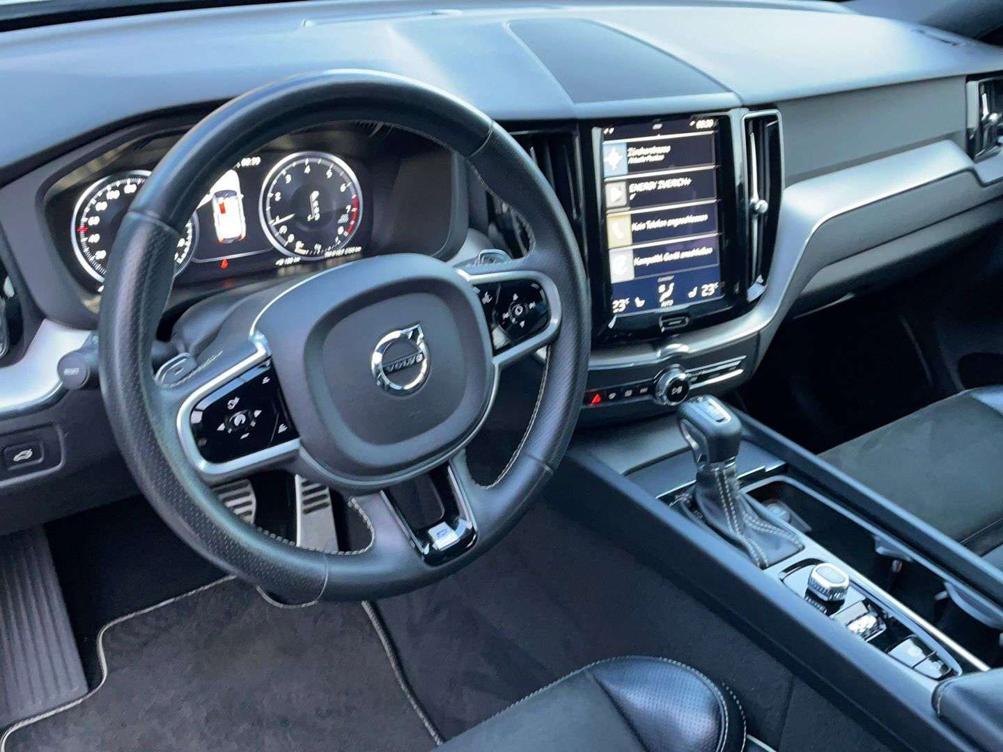 VOLVO XC60 T5 AWD R-Design Geartronic-image-7