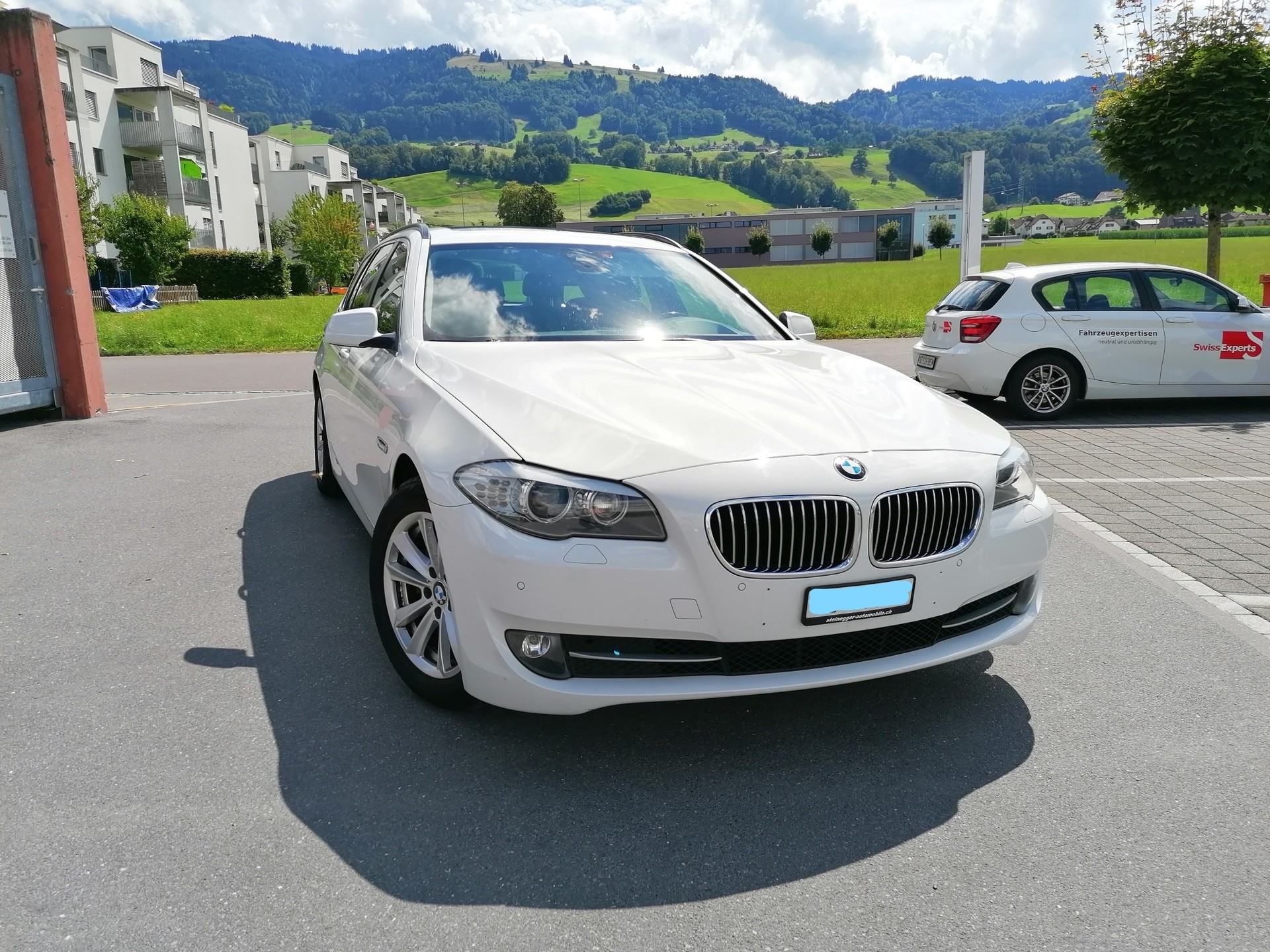 BMW 530d Touring Luxury Line Steptronic-image-0