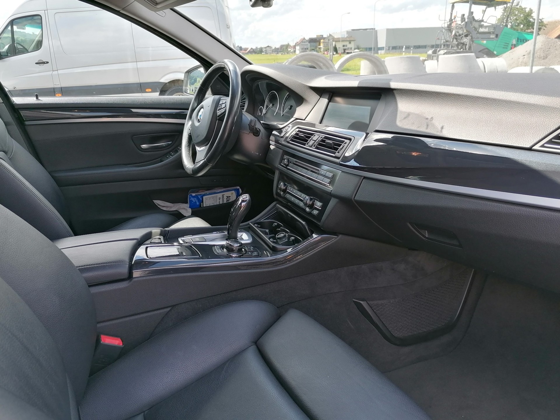 BMW 530d Touring Luxury Line Steptronic-image-2