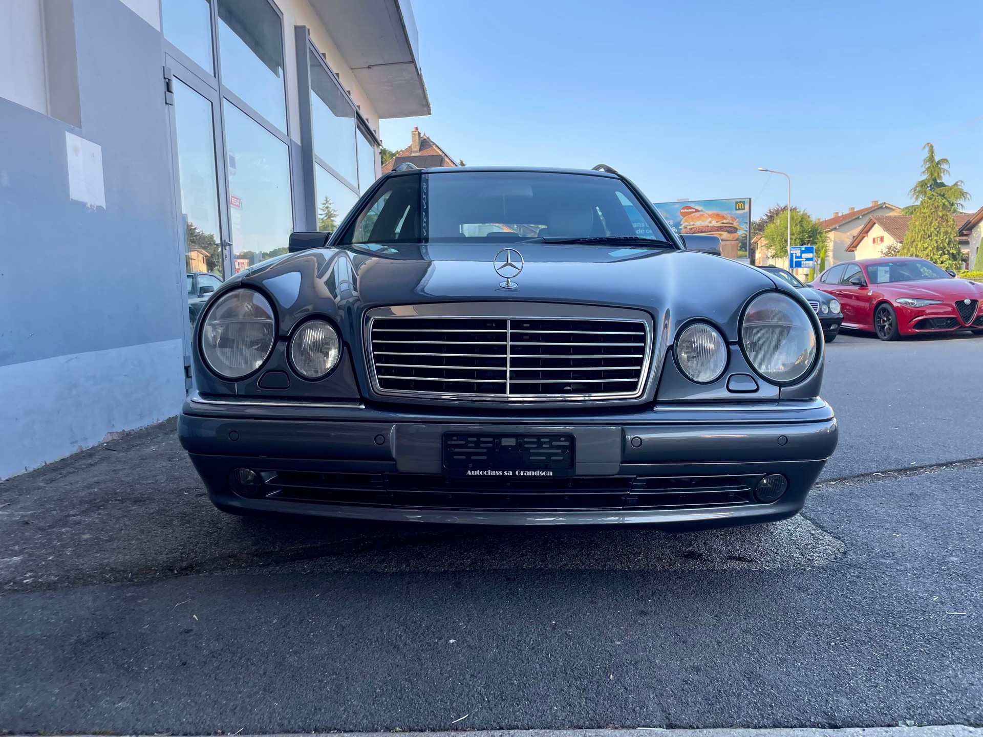 MERCEDES-BENZ E 55 AMG Avantgarde Automatic-image-4