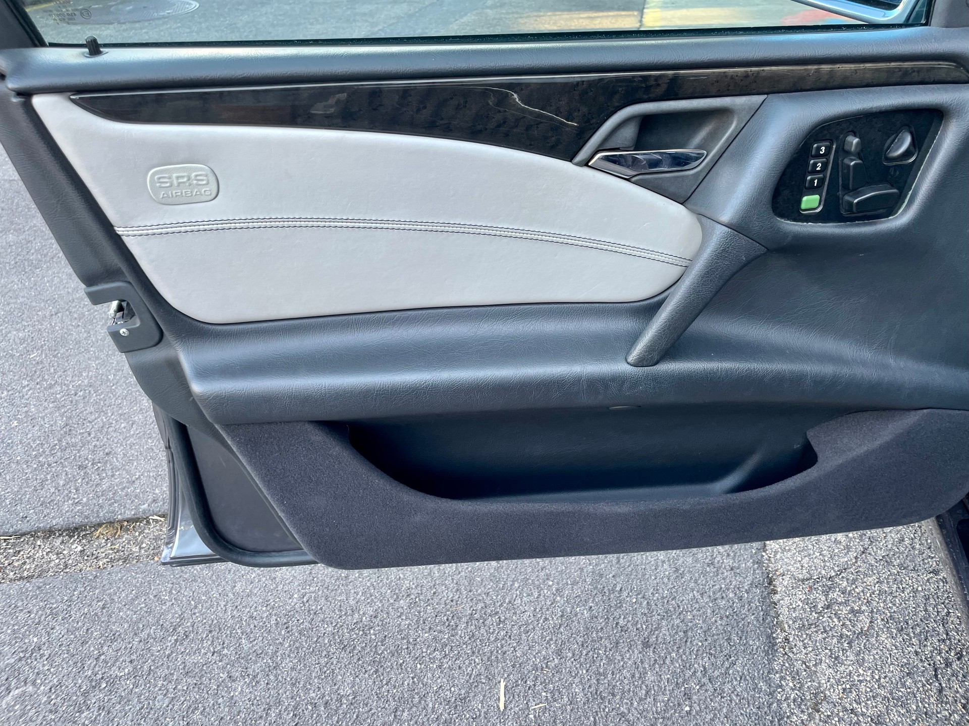 MERCEDES-BENZ E 55 AMG Avantgarde Automatic-image-11