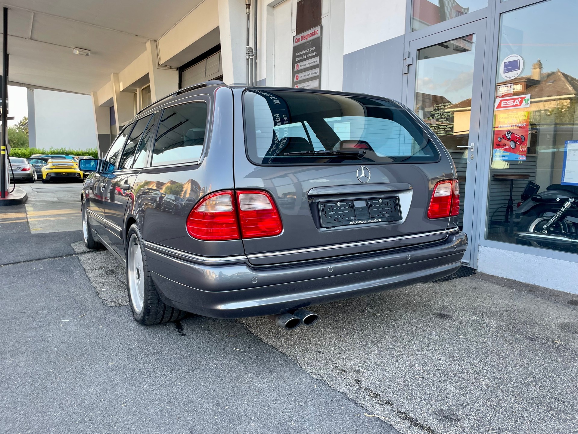 MERCEDES-BENZ E 55 AMG Avantgarde Automatic-image-2