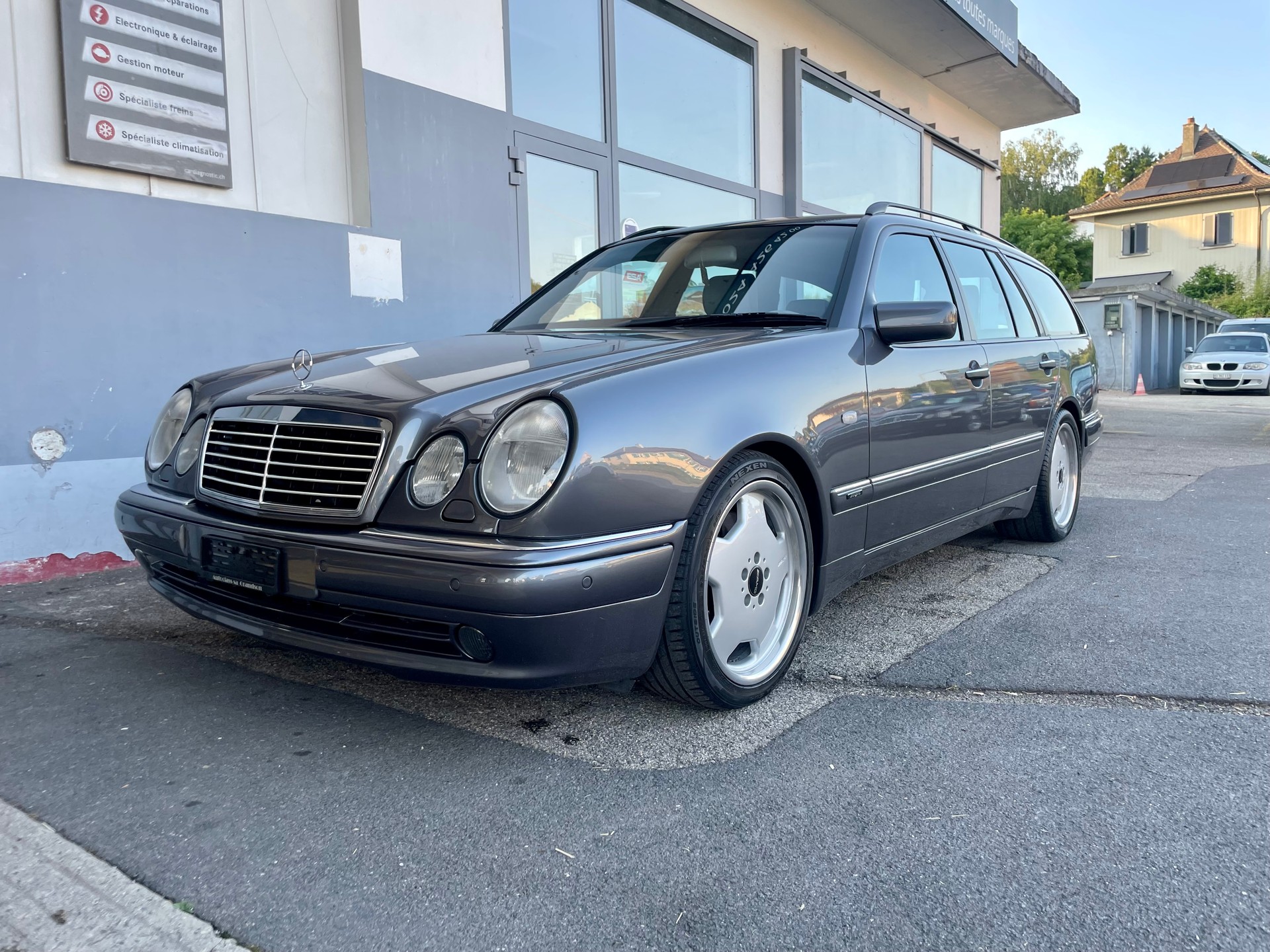 MERCEDES-BENZ E 55 AMG Avantgarde Automatic-image-0
