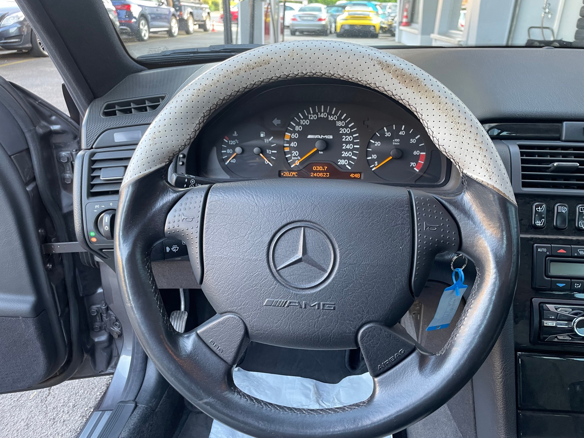 MERCEDES-BENZ E 55 AMG Avantgarde Automatic-image-12