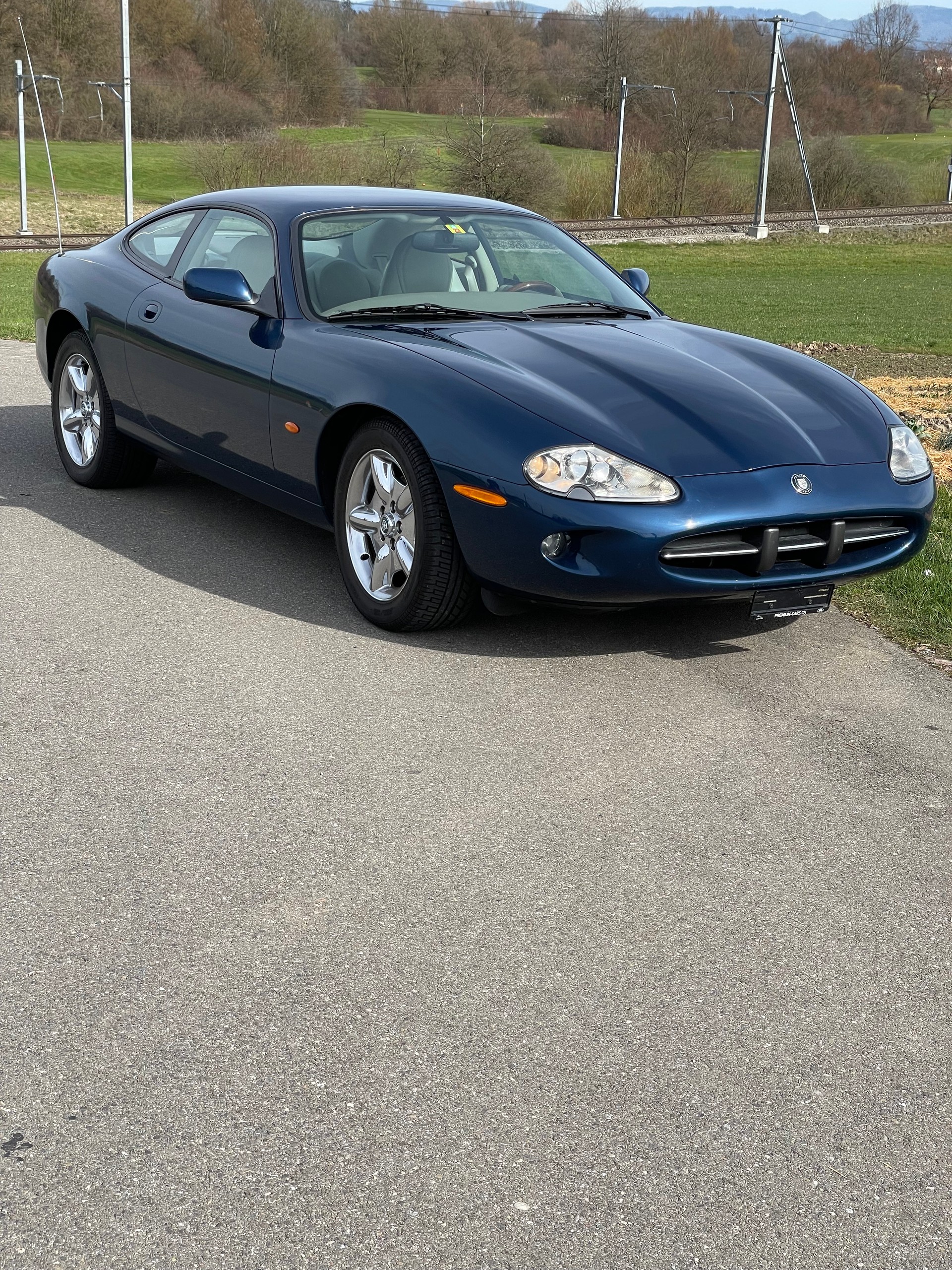 JAGUAR XK8-image-2