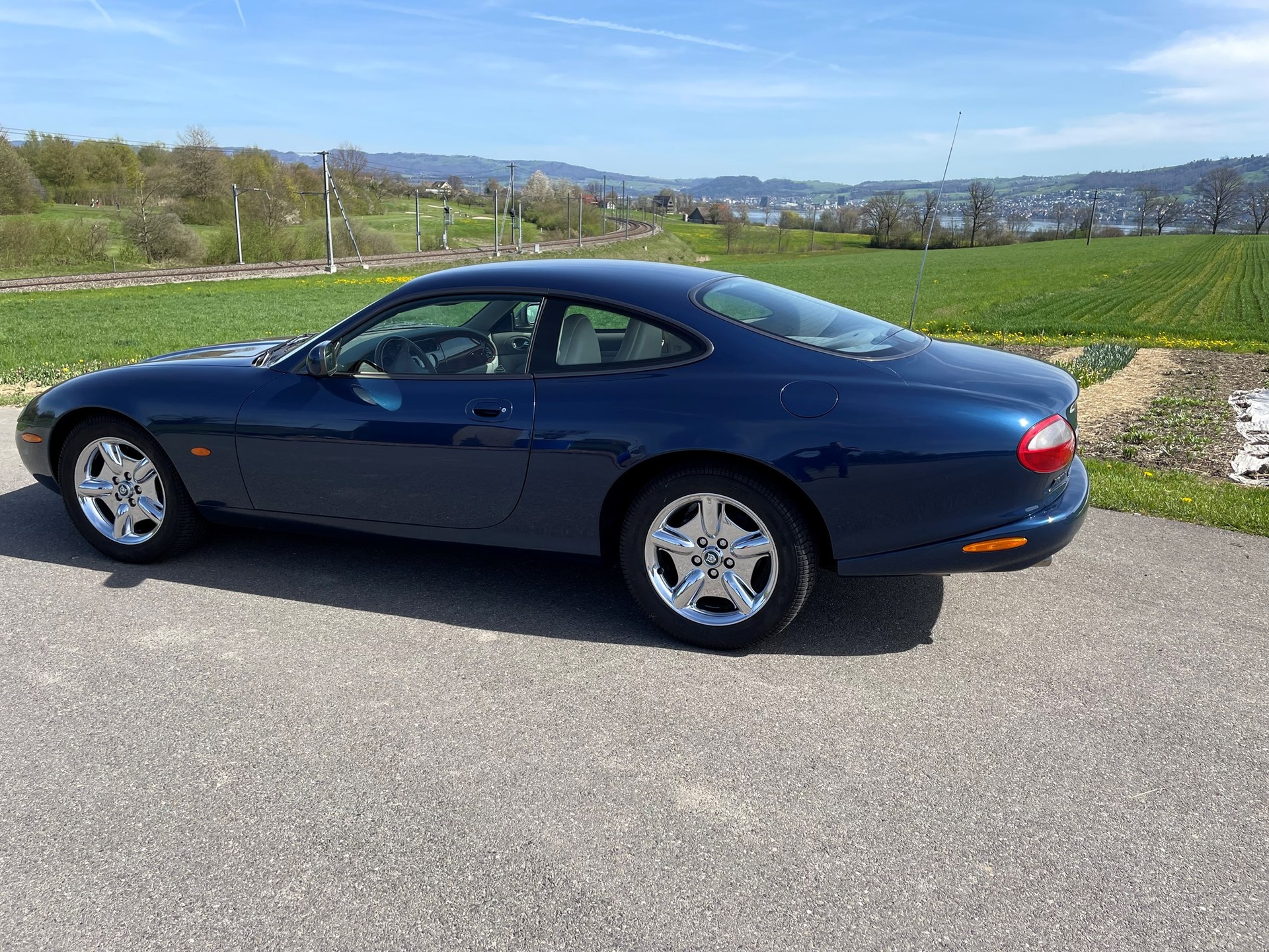 JAGUAR XK8-image-0