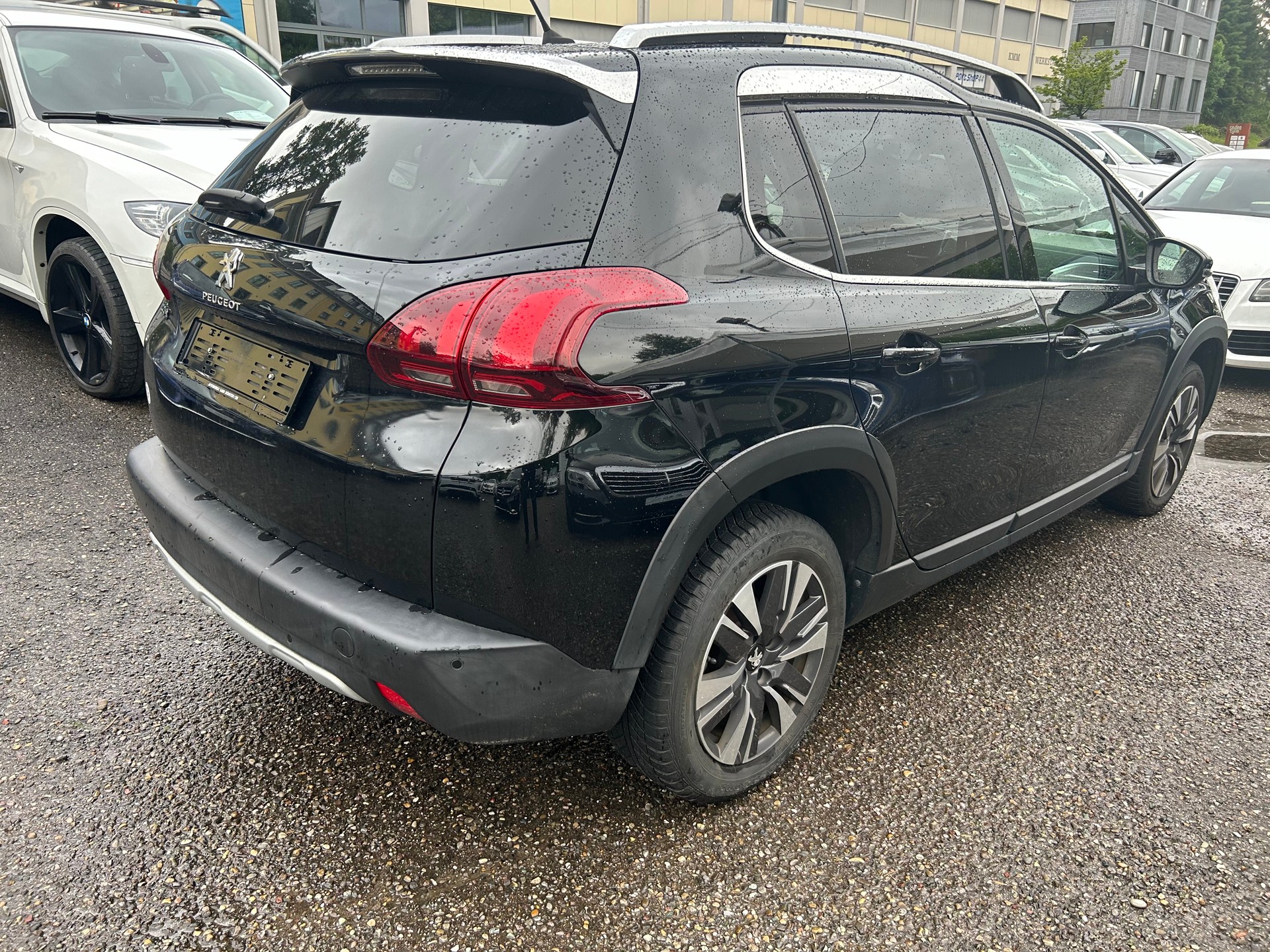 PEUGEOT 2008 1.2 PureTech Allure EAT6-image-1