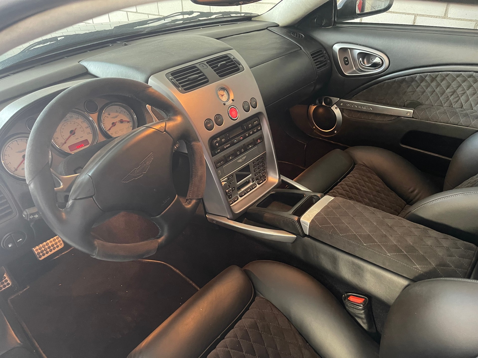 ASTON MARTIN Vanquish V12 5.9-48-showroom-element-1