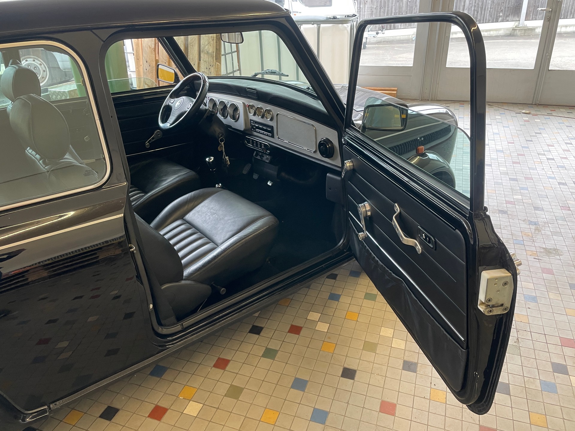 MINI 1.3i 40th Anniversary-image-21
