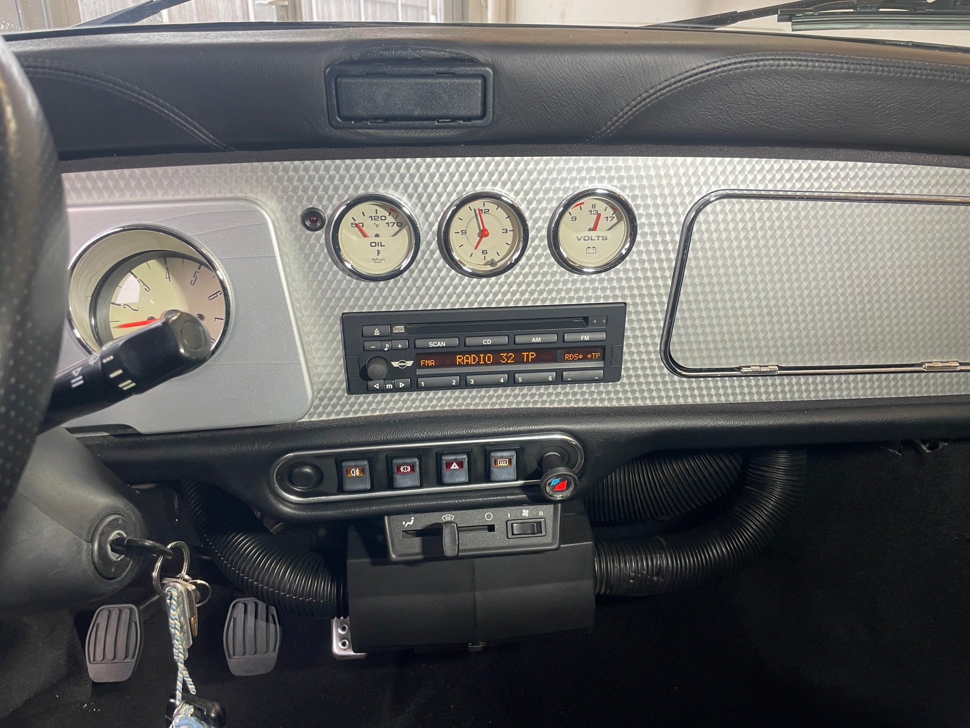 MINI 1.3i 40th Anniversary-image-18
