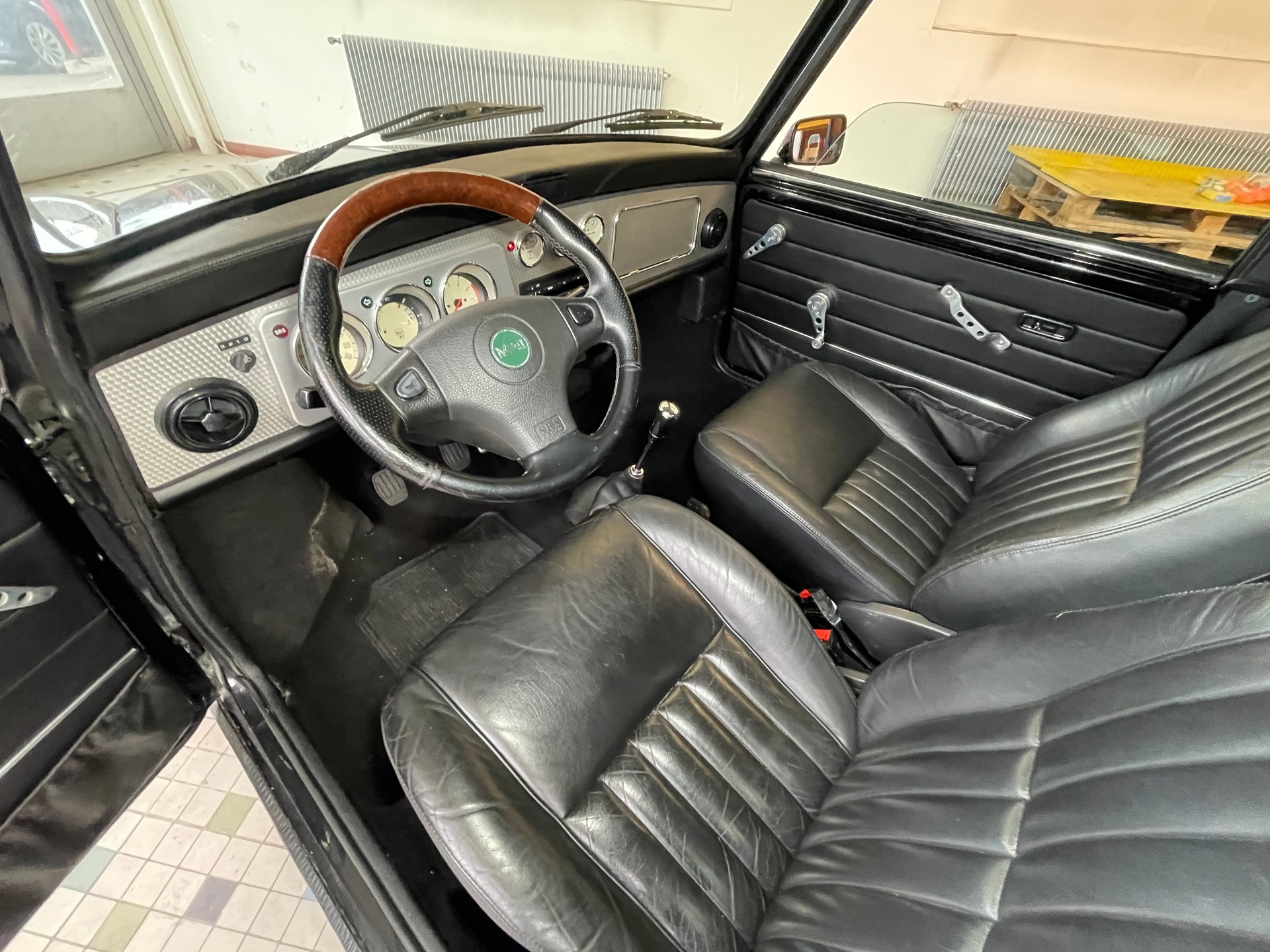 MINI 1.3i 40th Anniversary-image-14