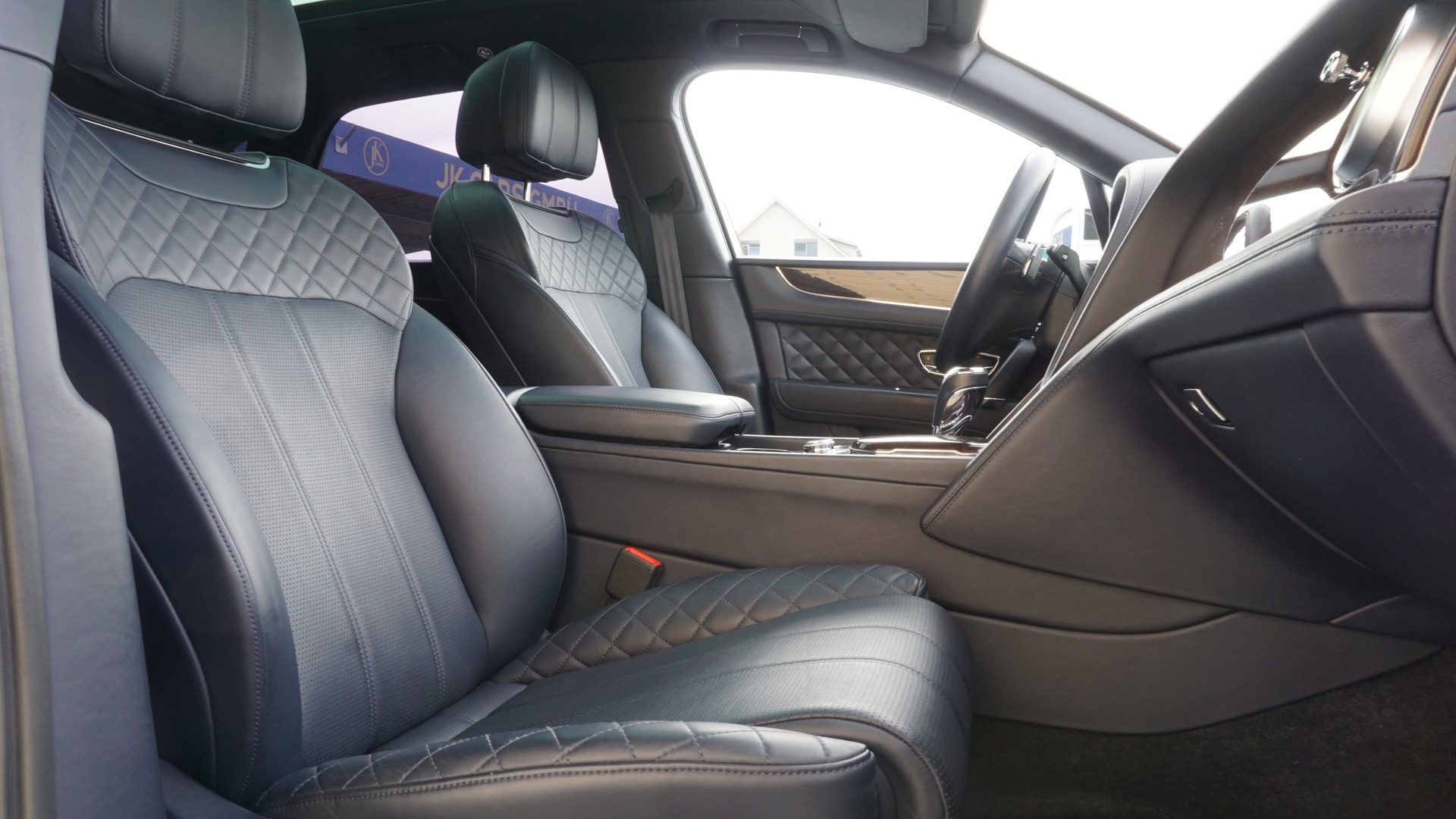 BENTLEY Bentayga W12-image-15
