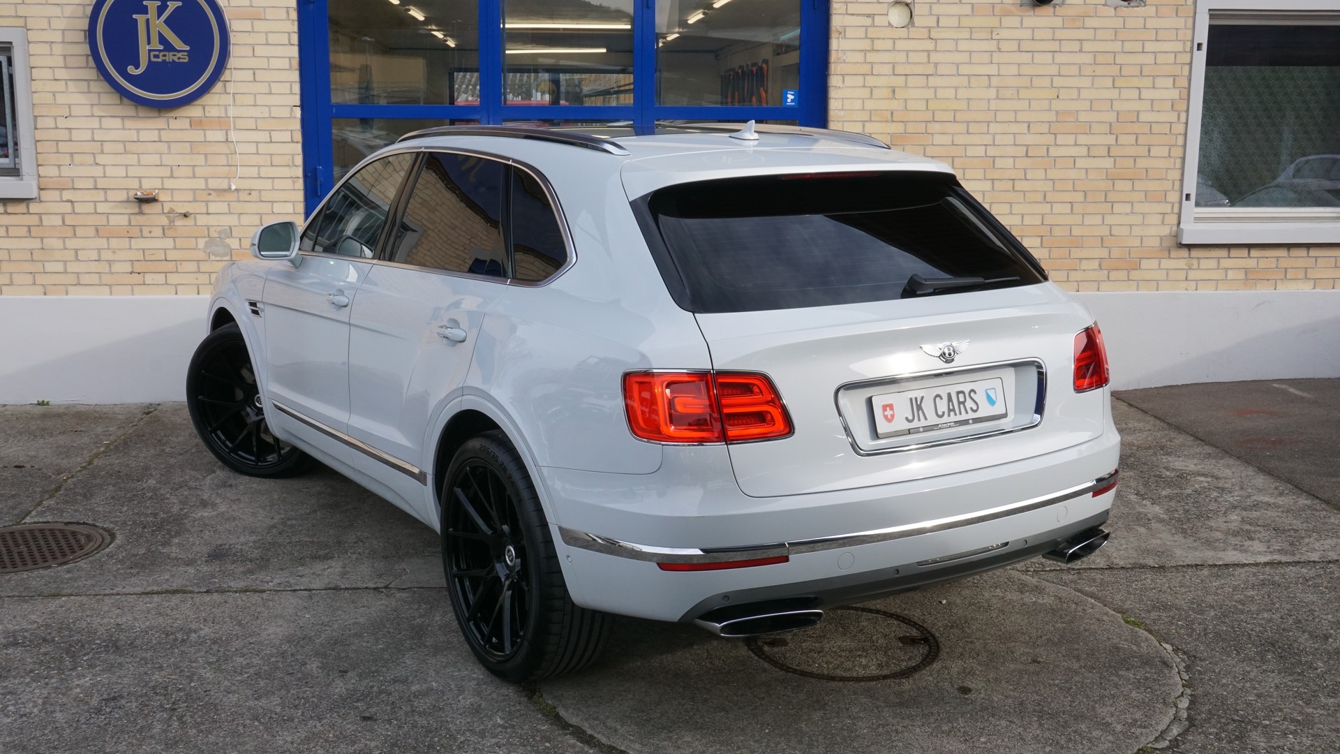 BENTLEY Bentayga W12-image-9