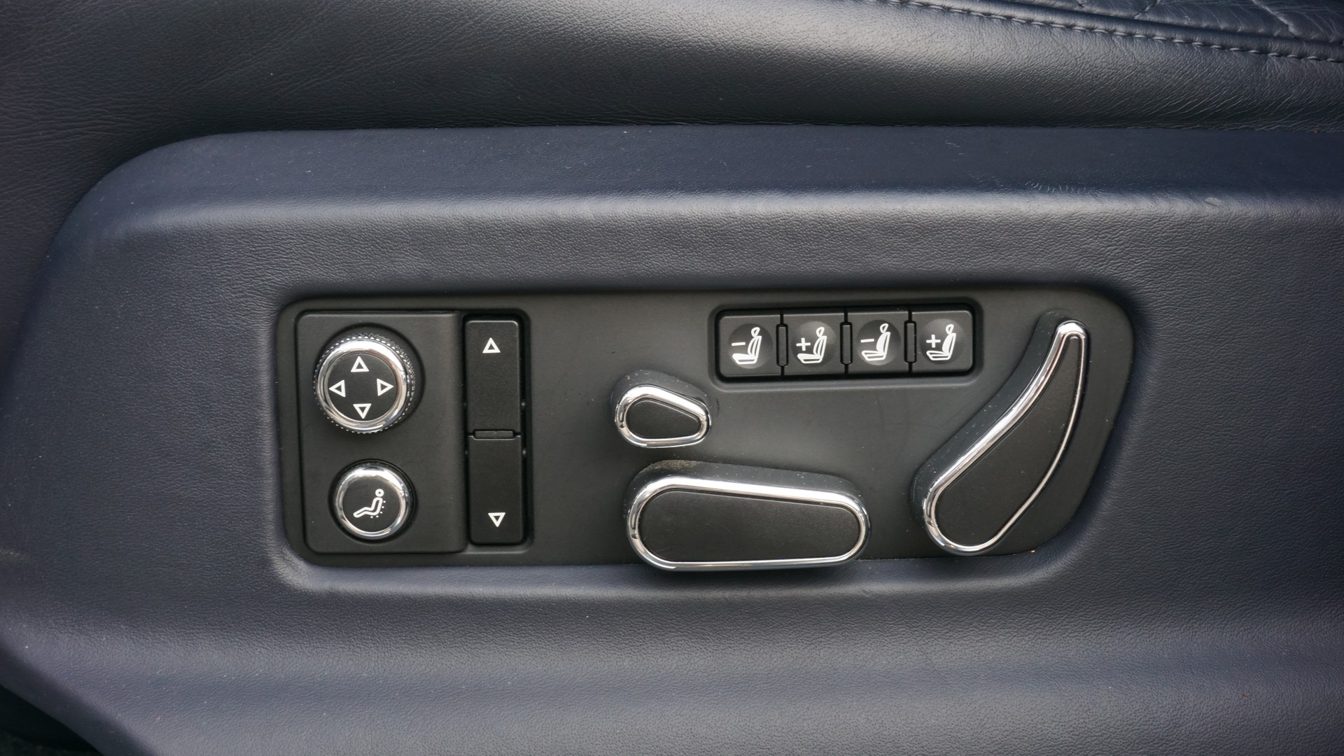 BENTLEY Bentayga W12-image-19