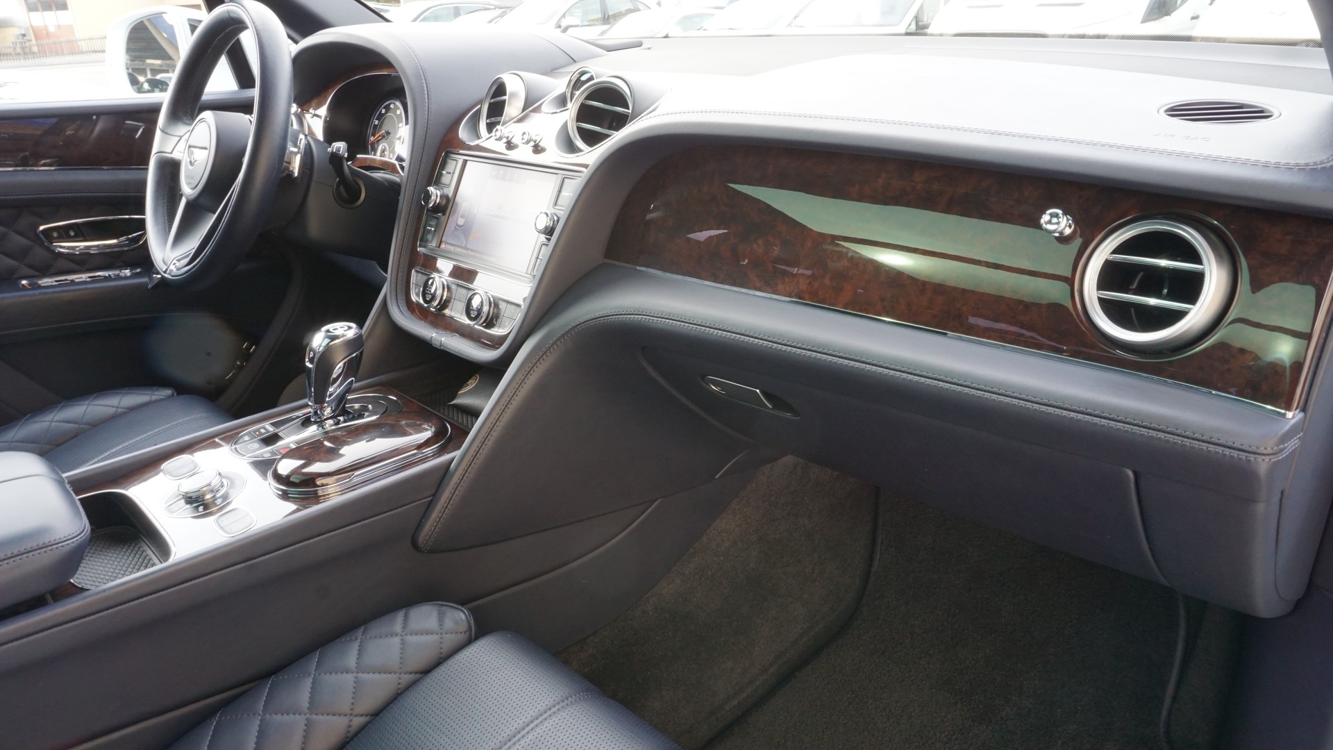 BENTLEY Bentayga W12-image-13