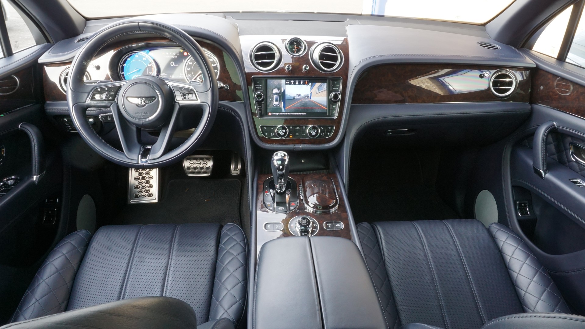 BENTLEY Bentayga W12-image-12