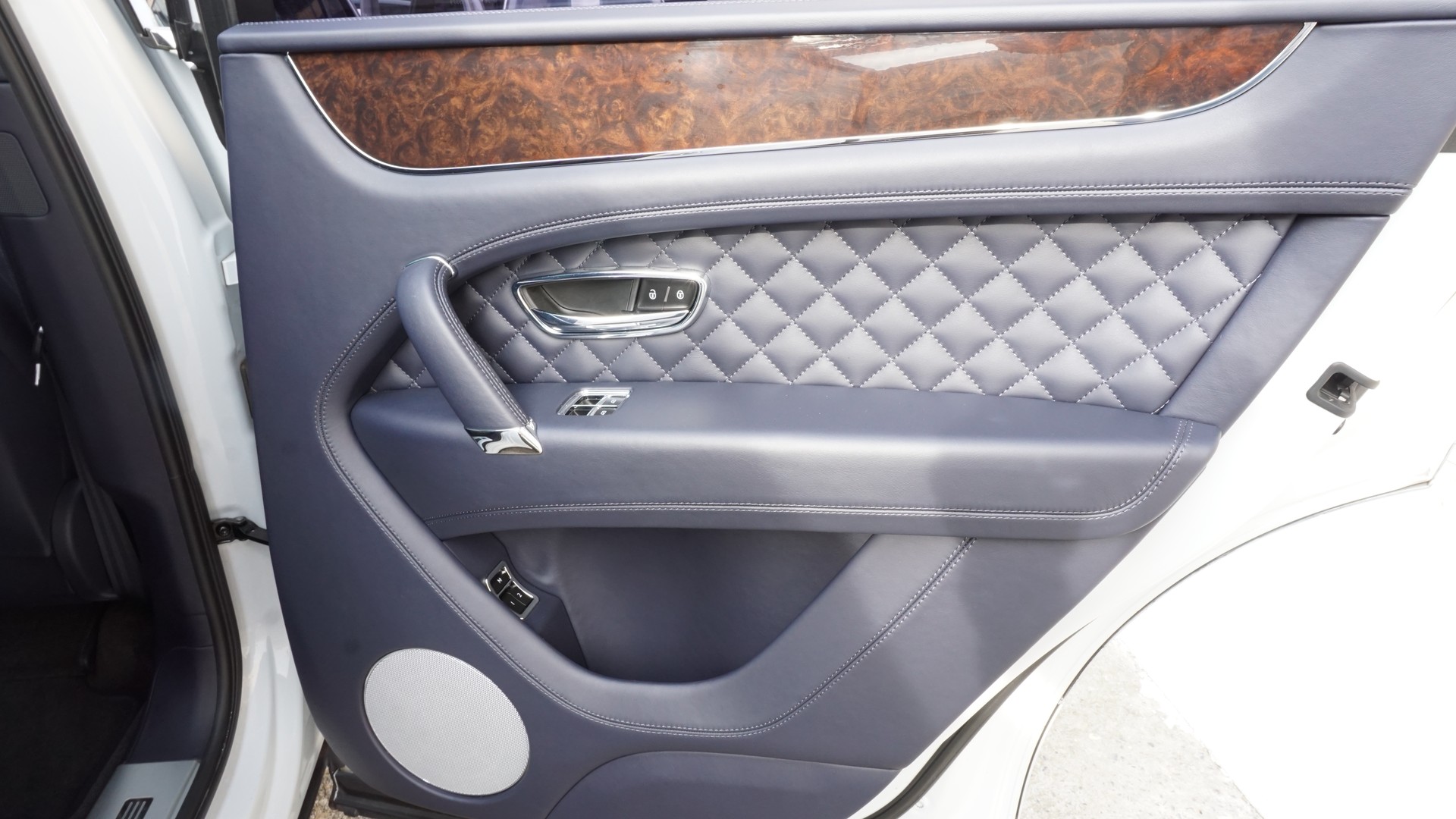 BENTLEY Bentayga W12-image-22