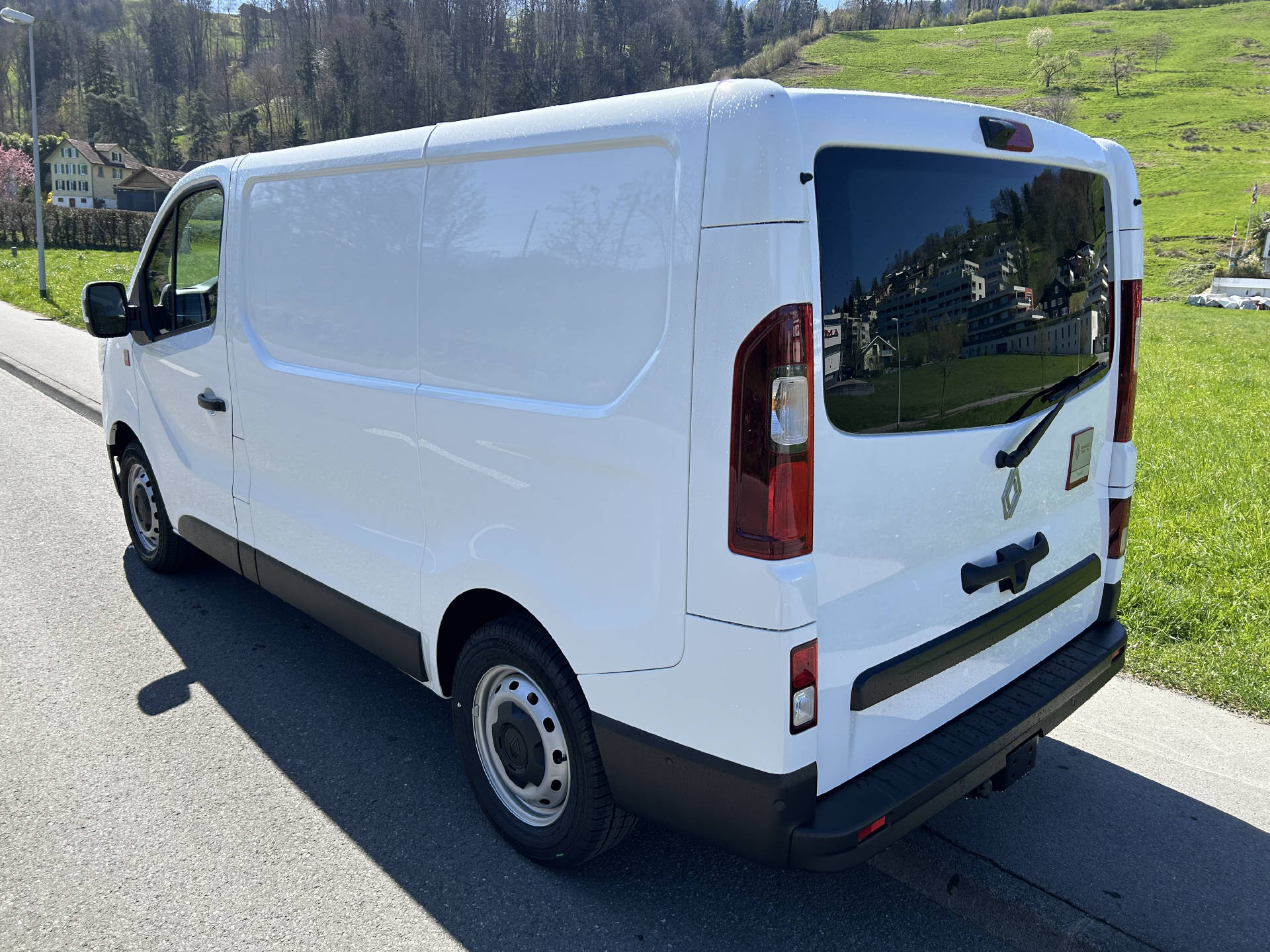 RENAULT Trafic Kaw. L1H1 150 PS-image-2