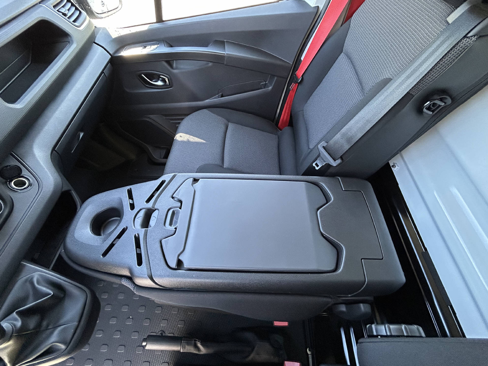 RENAULT Trafic Kaw. L1H1 150 PS-image-15