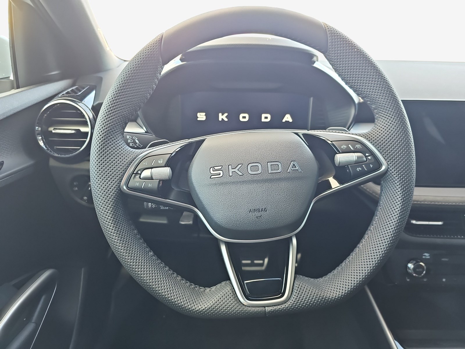 SKODA Fabia 1.0 TSI Dynamic DSG-image-9