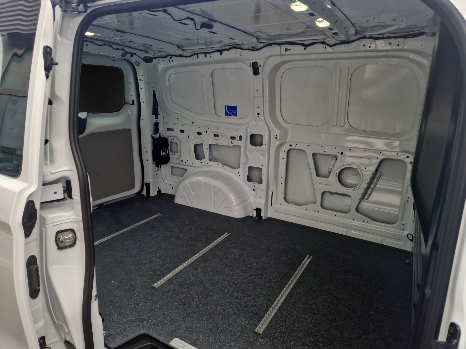 VW Transporter 2.0 TDI 4Motion Automat-image-7