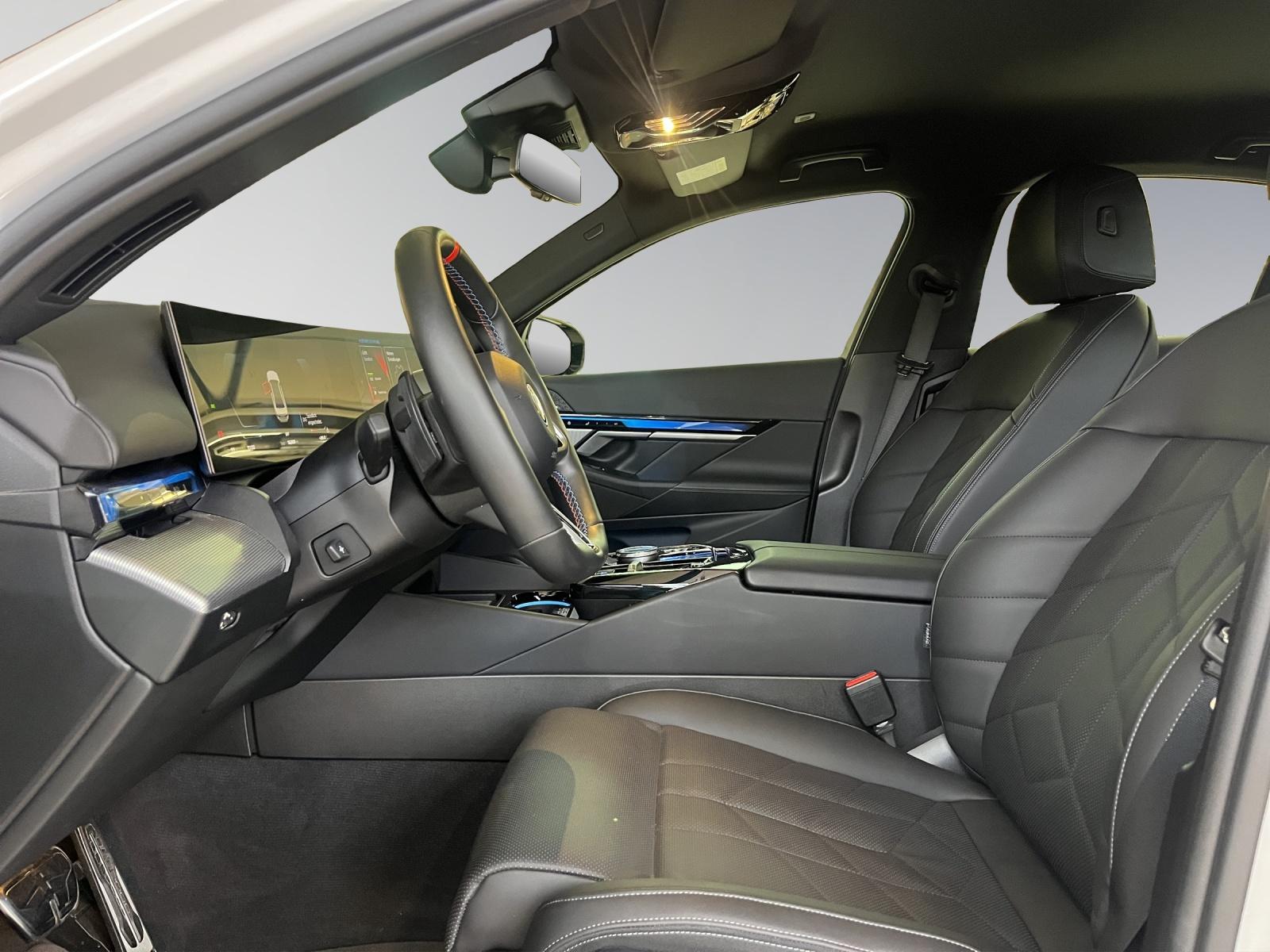 BMW i5 M60 xDrive-image-10