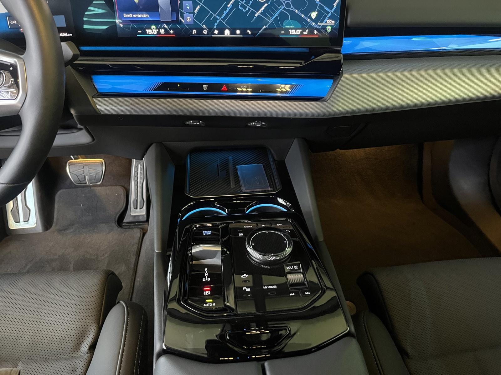 BMW i5 M60 xDrive-image-13