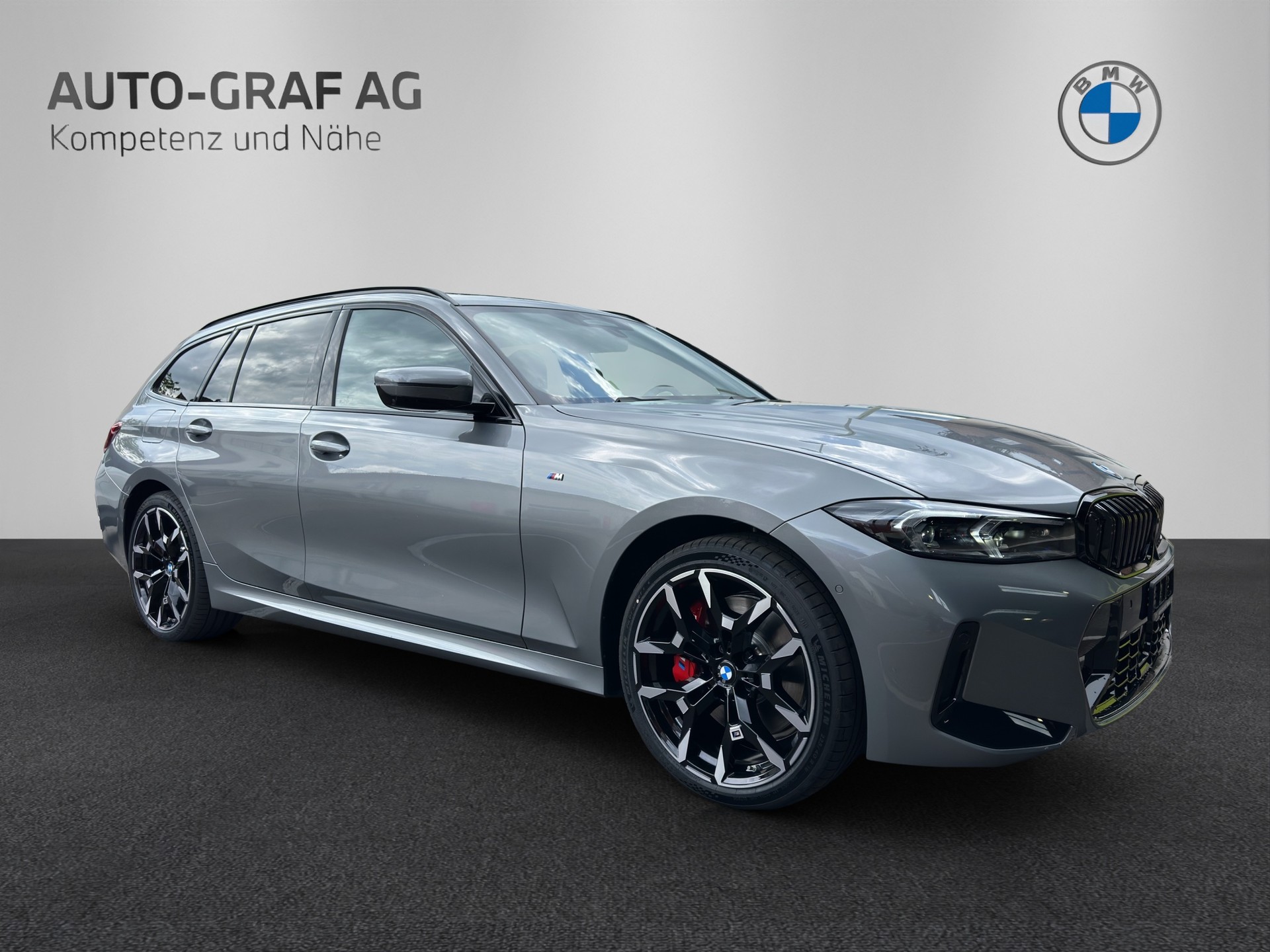 BMW 330e x DriveTouring Steptronic M Sport Pro-image-6