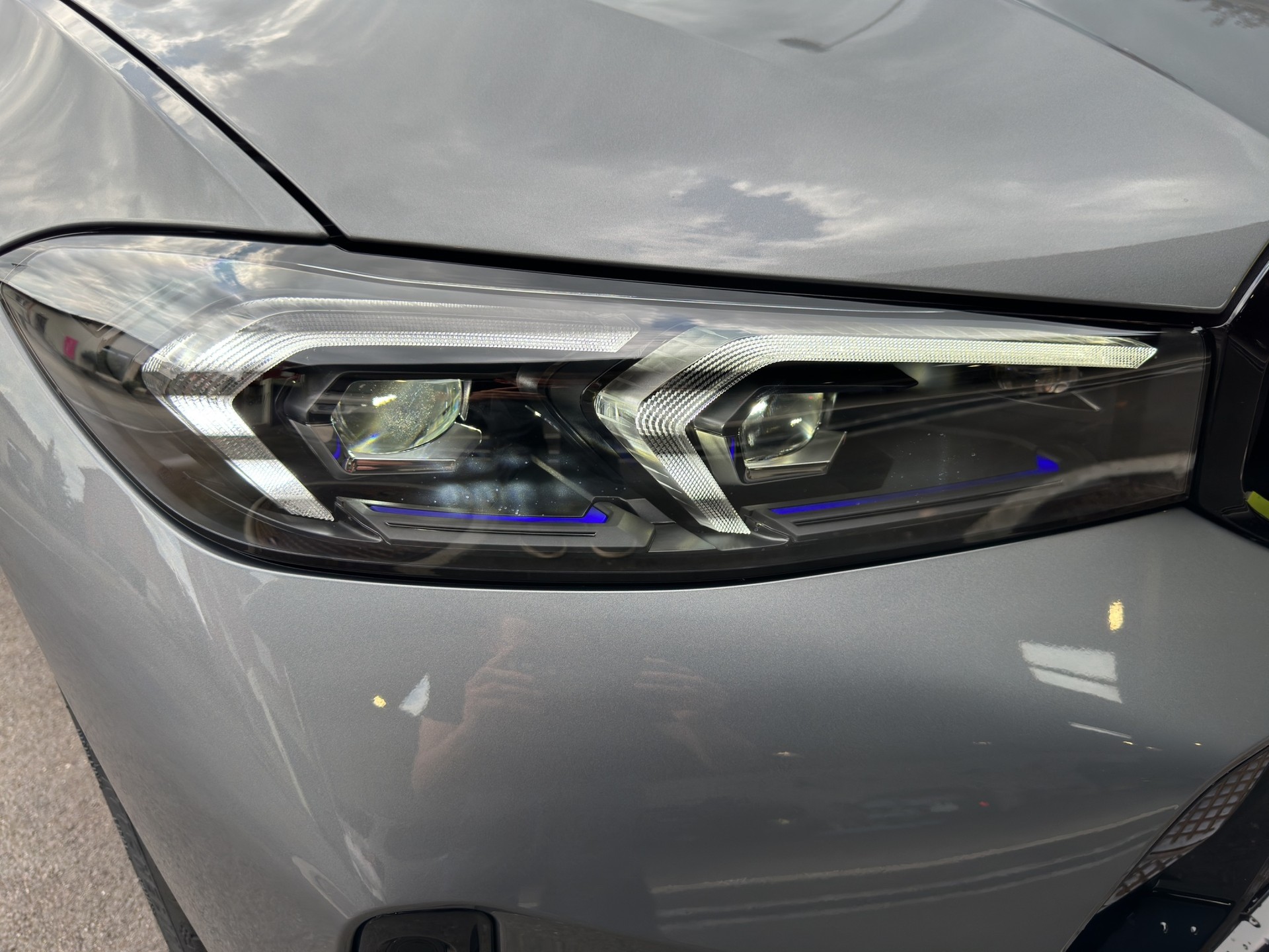 BMW 330e x DriveTouring Steptronic M Sport Pro-image-9