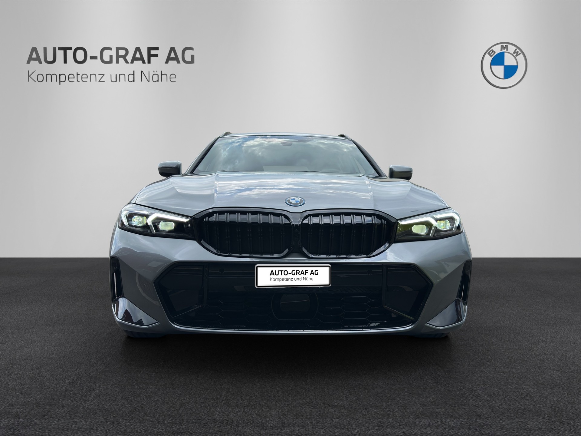 BMW 330e x DriveTouring Steptronic M Sport Pro-image-7