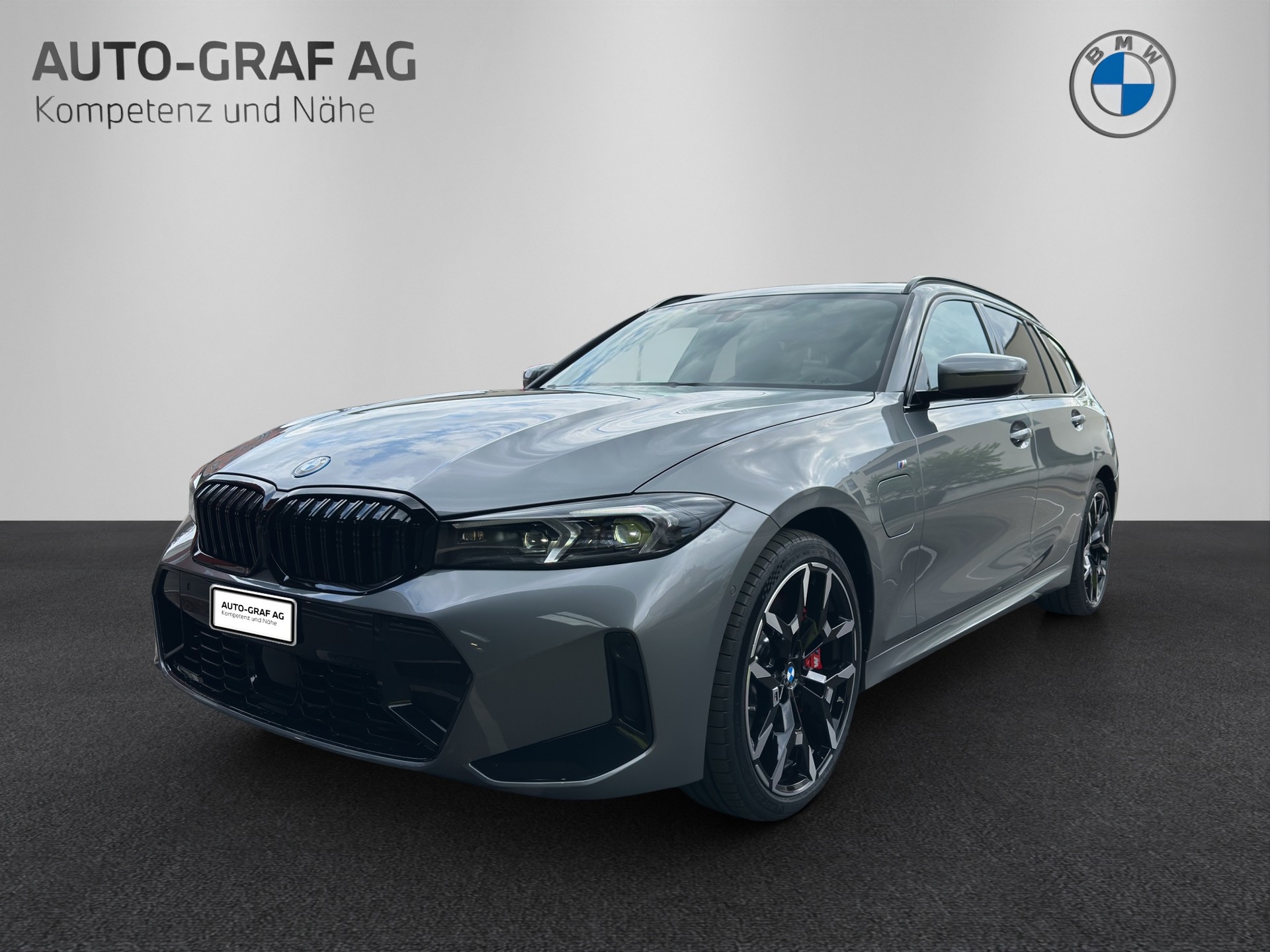 BMW 330e x DriveTouring Steptronic M Sport Pro