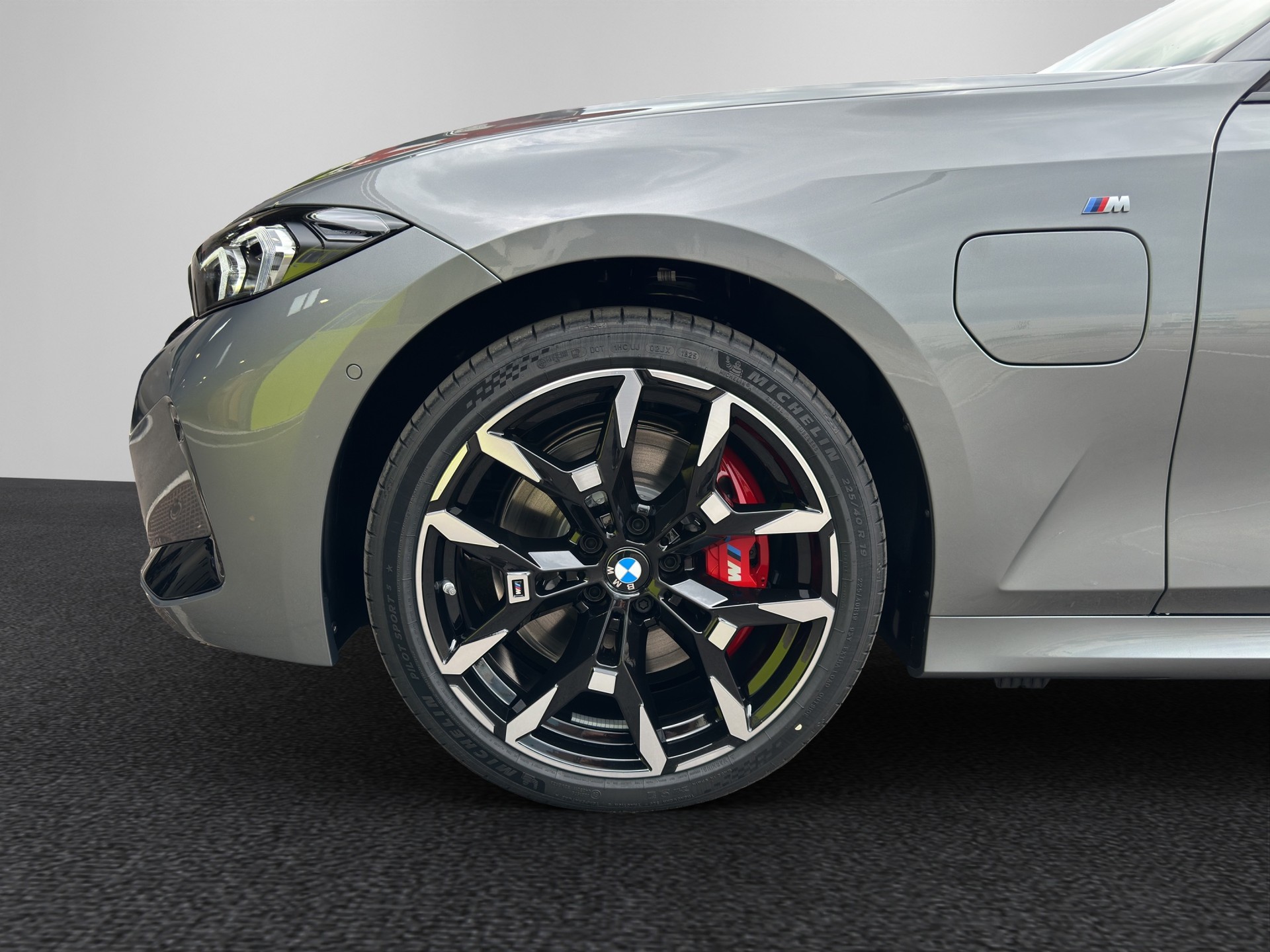 BMW 330e x DriveTouring Steptronic M Sport Pro-image-10