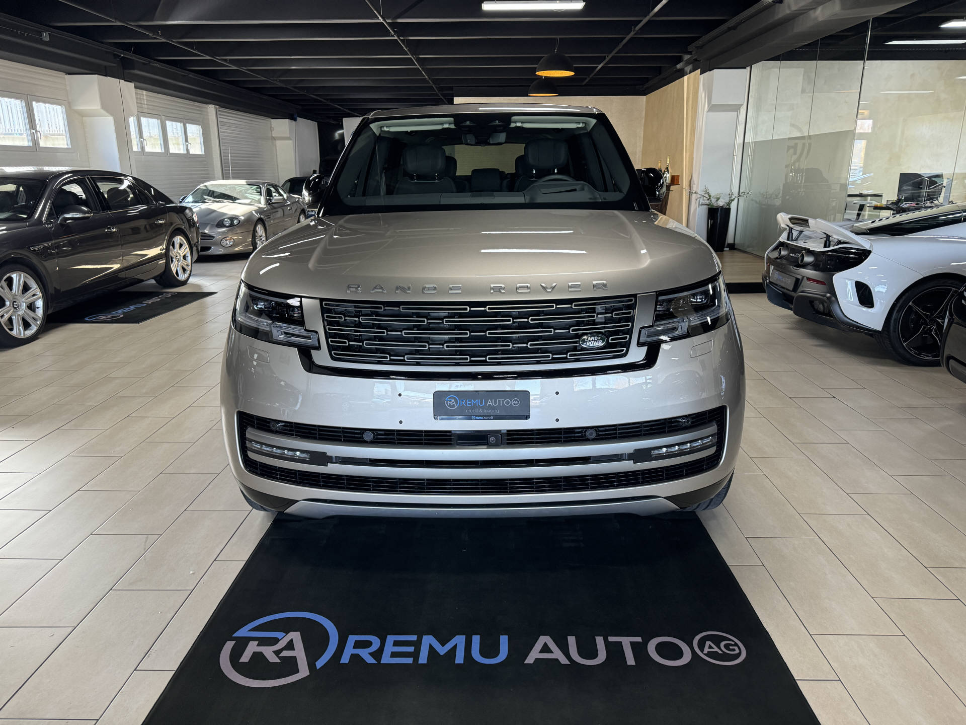 LAND ROVER Range Rover D350 3.0D I6 MHEV HSE Automatic-showroom-element-3