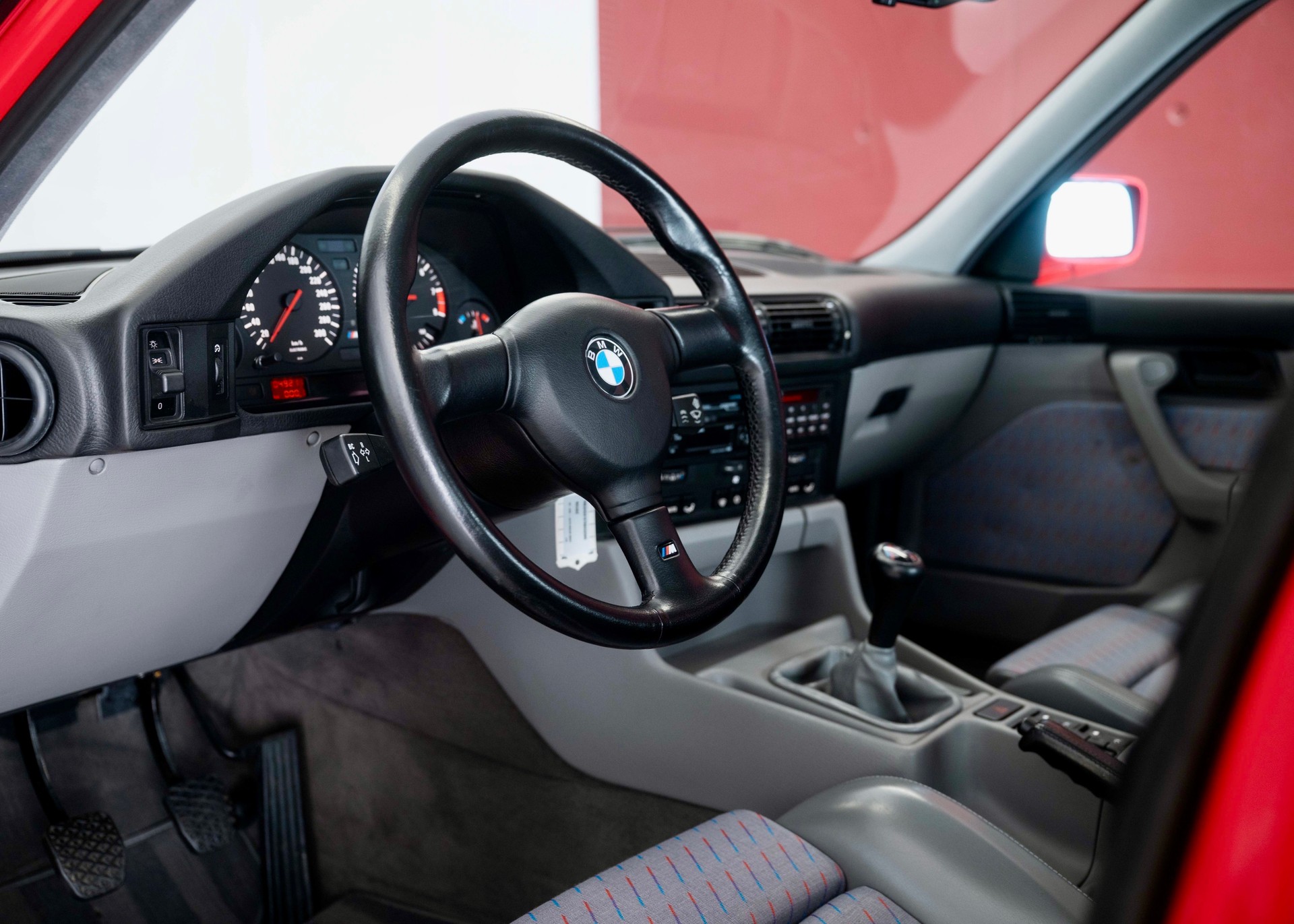 BMW M5 E34 3.6 Limousine (1st hand, 1st paint)-image-17