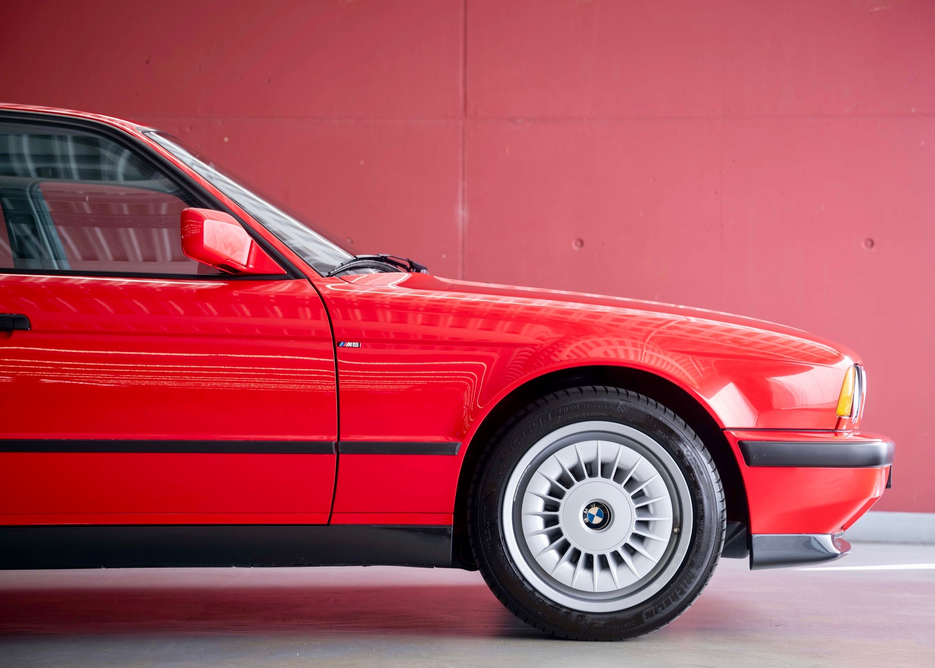 BMW M5 E34 3.6 Limousine (1st hand, 1st paint)-image-8