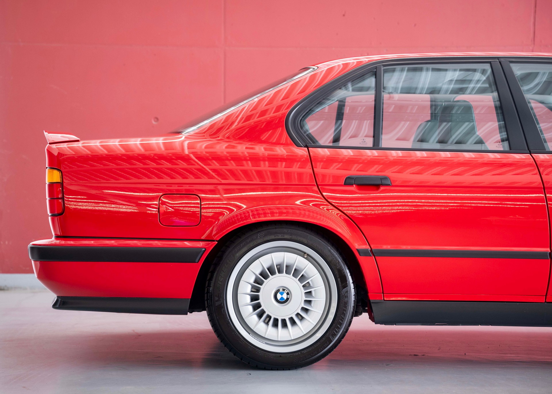 BMW M5 E34 3.6 Limousine (1st hand, 1st paint)-image-7