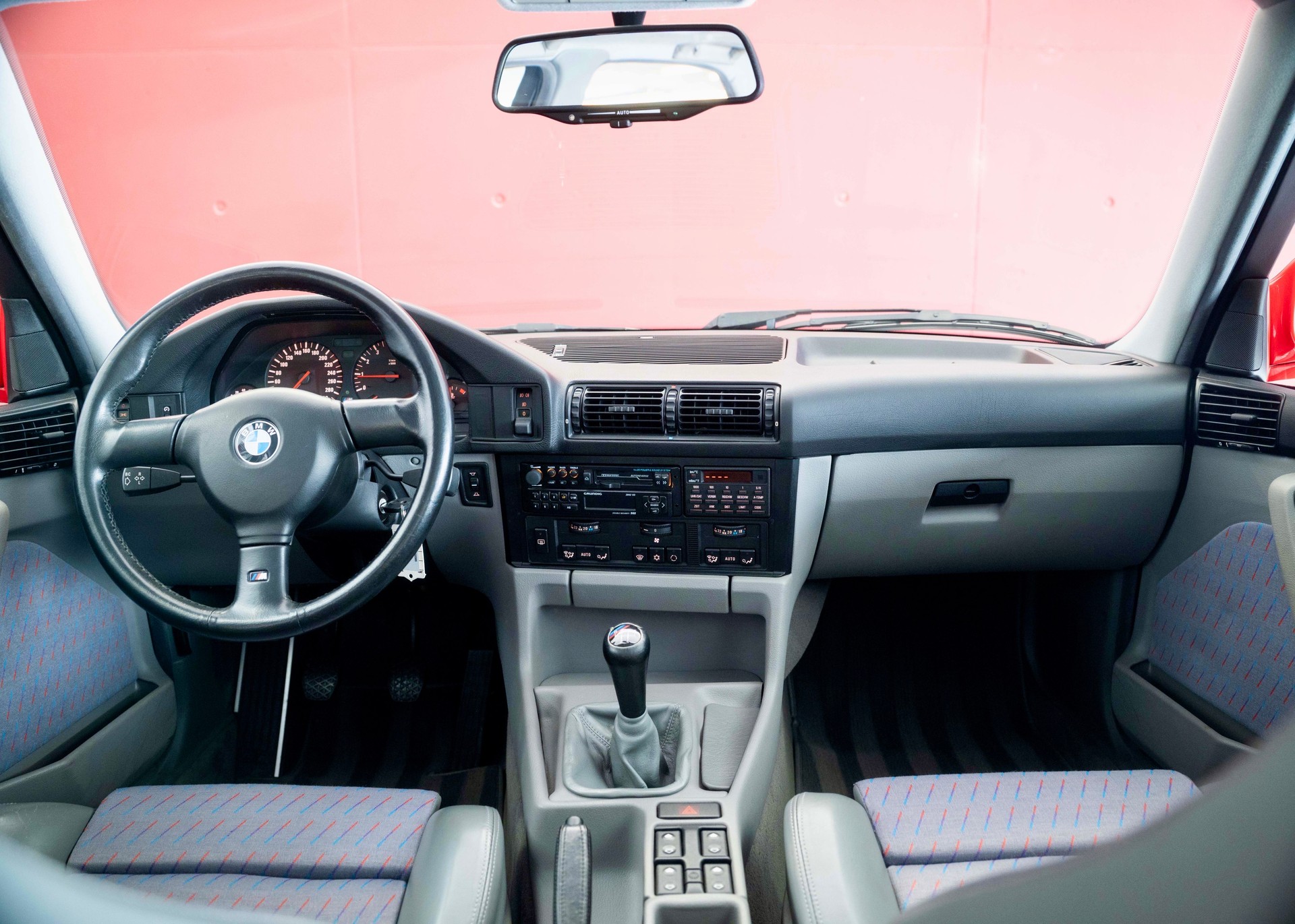 BMW M5 E34 3.6 Limousine (1st hand, 1st paint)-image-16