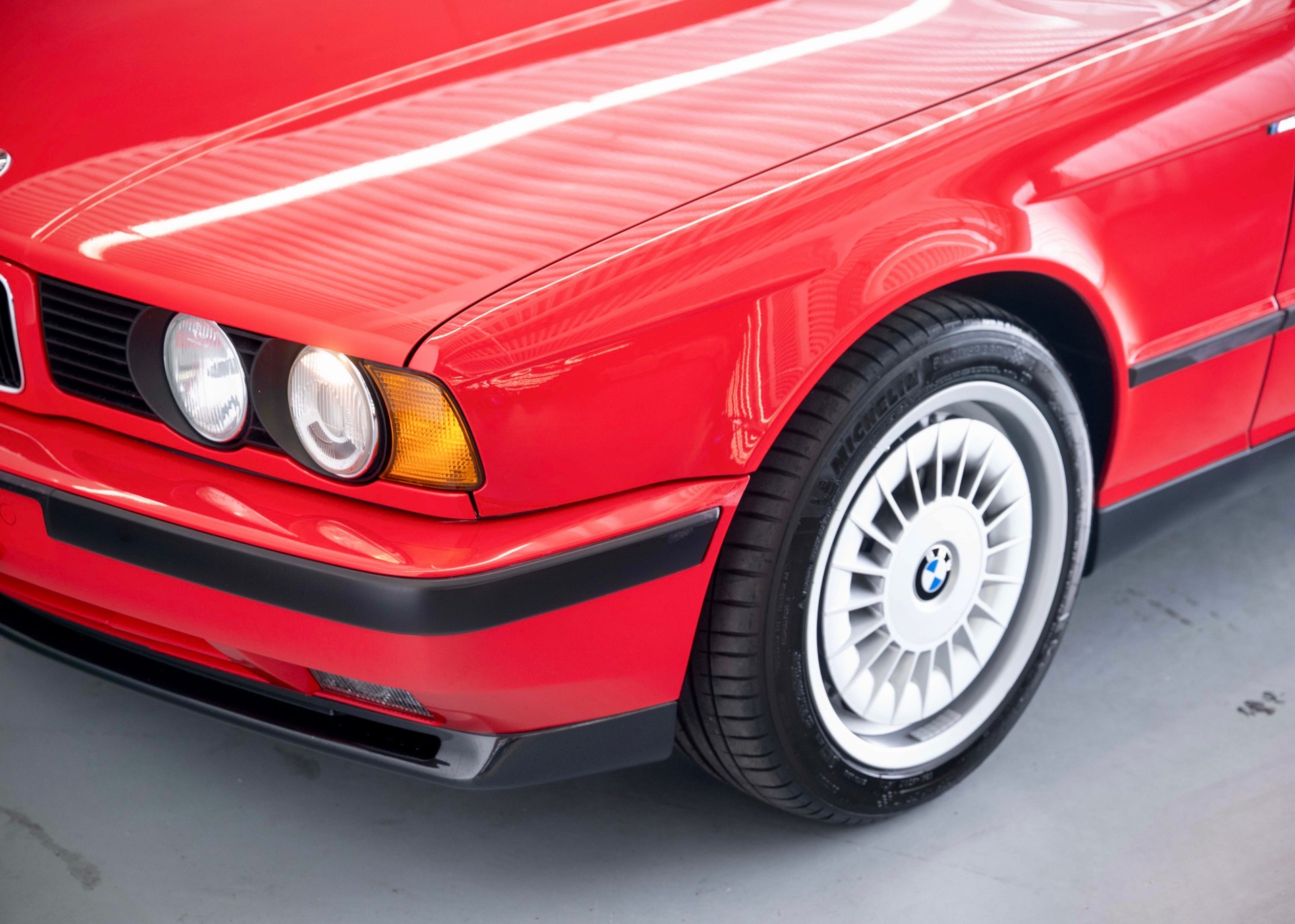 BMW M5 E34 3.6 Limousine (1st hand, 1st paint)-image-13