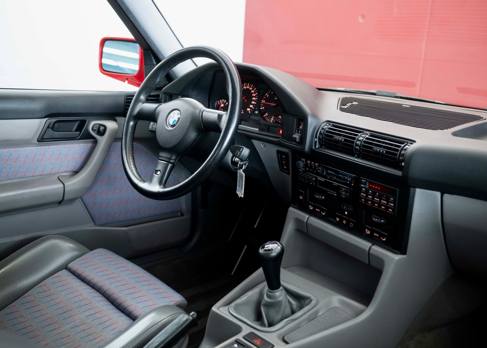 BMW M5 E34 3.6 Limousine (1st hand, 1st paint)-image-18