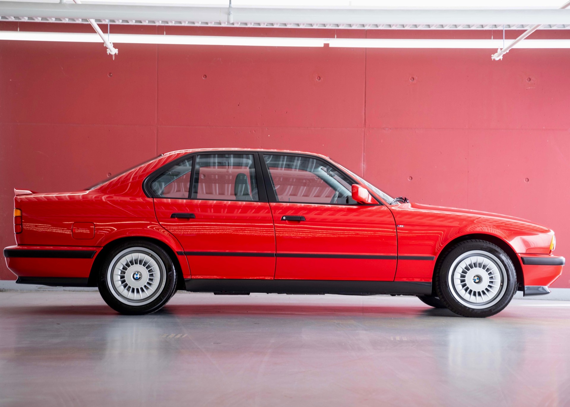 BMW M5 E34 3.6 Limousine (1st hand, 1st paint)-image-6