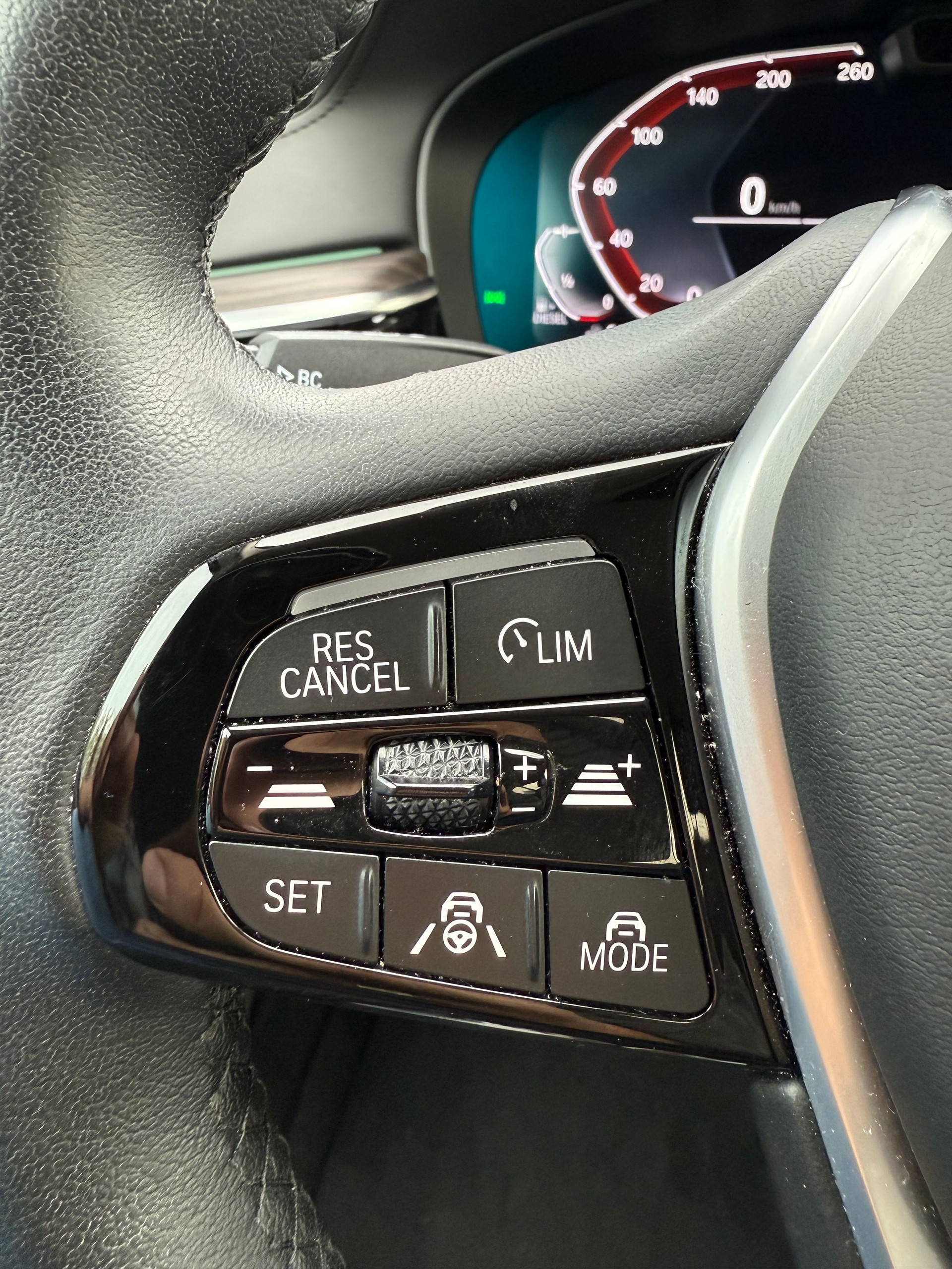 BMW 520d xDrive 48V Luxury Line Steptronic-image-12