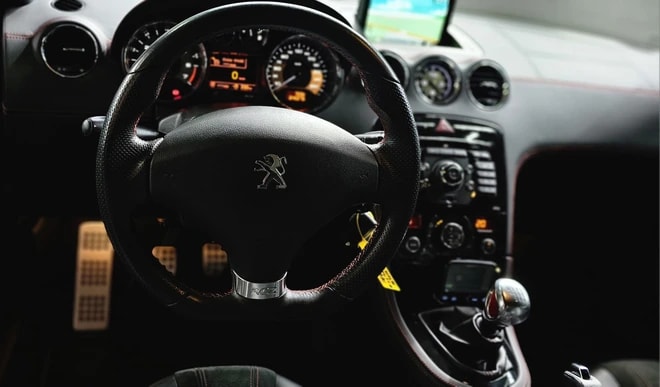 PEUGEOT RCZ R 1.6 Turbo *CH-Fahrzeug*frisch ab MFK*-image-11