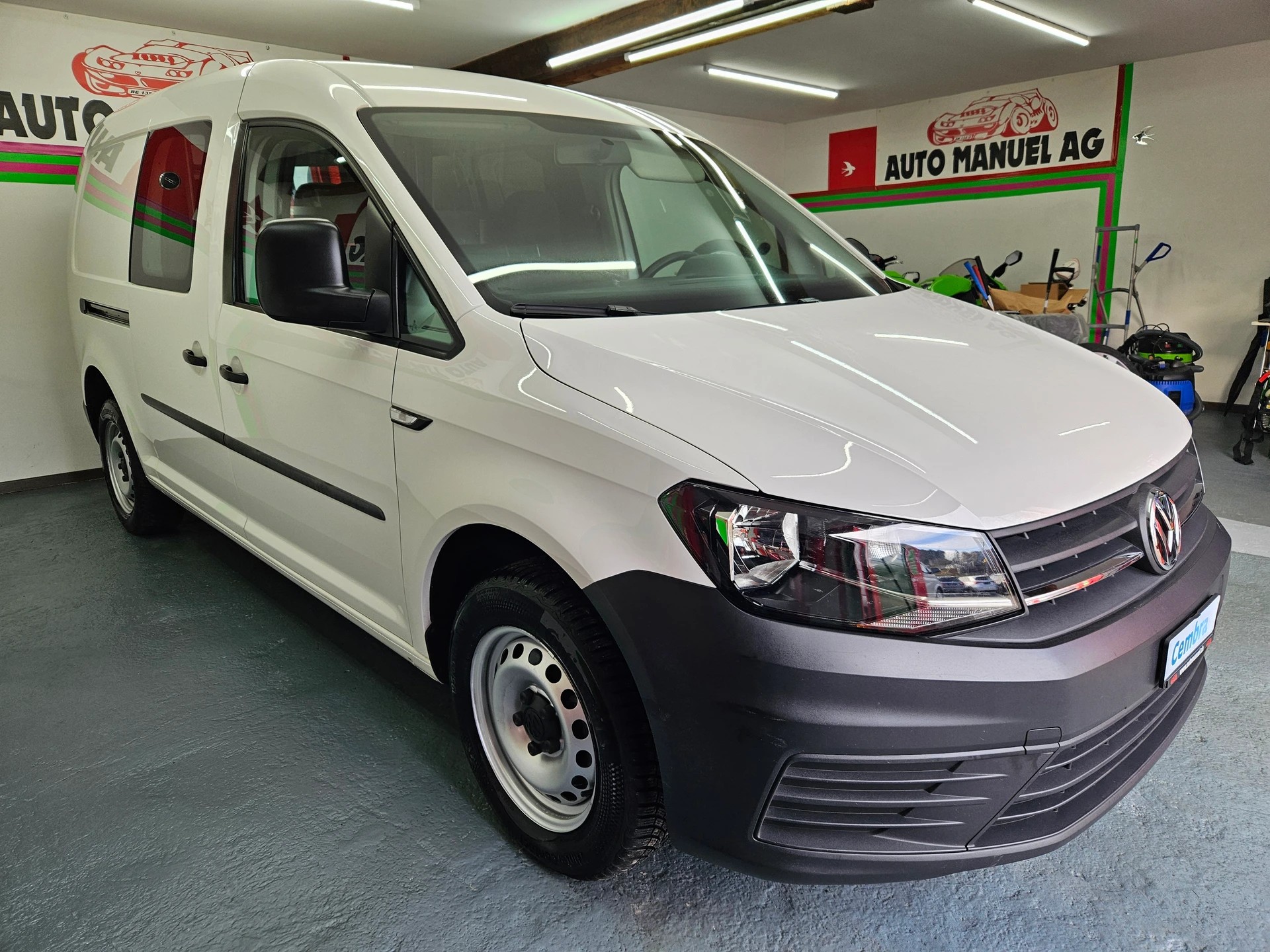 VW Caddy Maxi 2.0TDI BlueMotion Technology-image-2