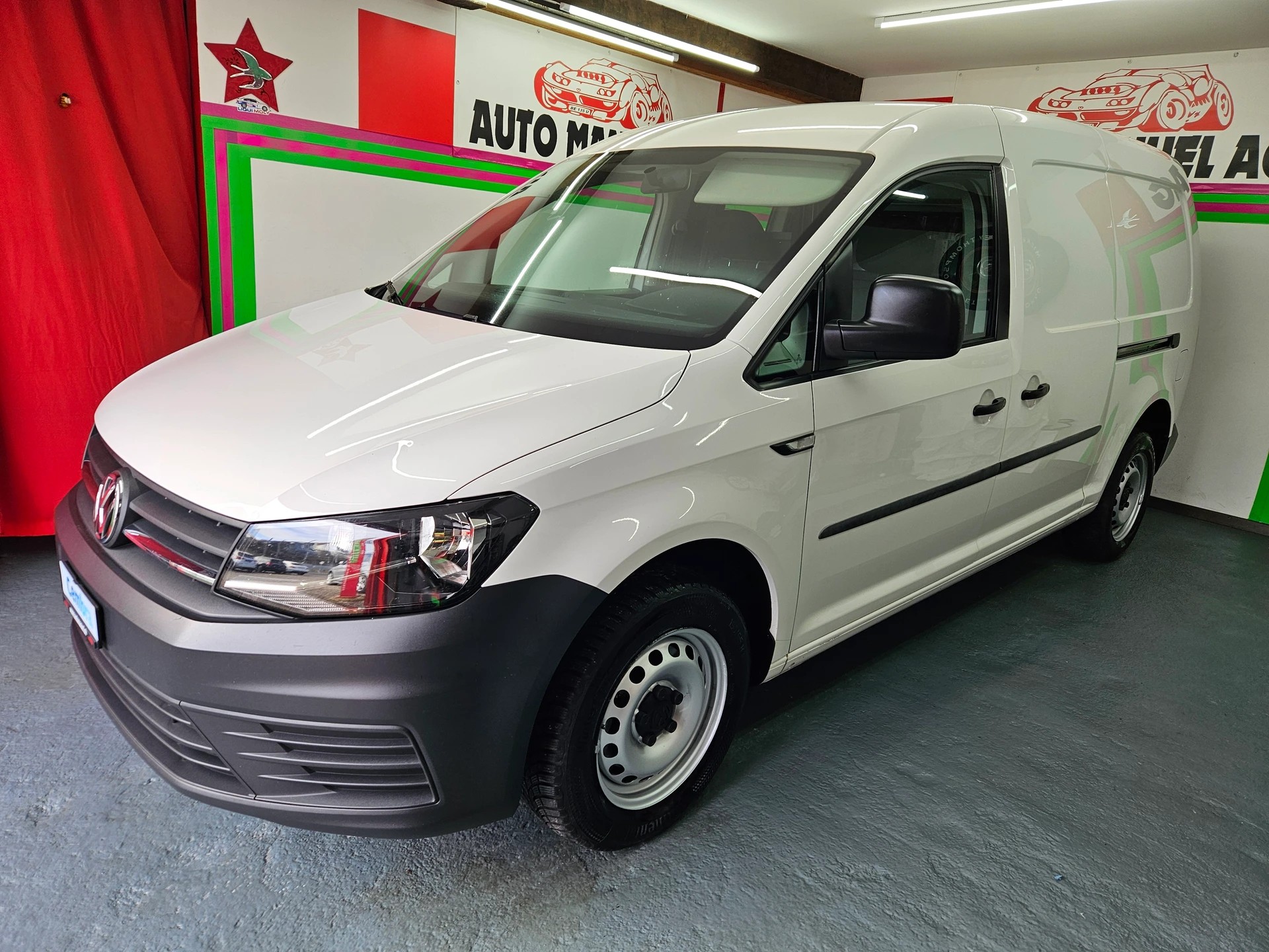 VW Caddy Maxi 2.0TDI BlueMotion Technology-image-1