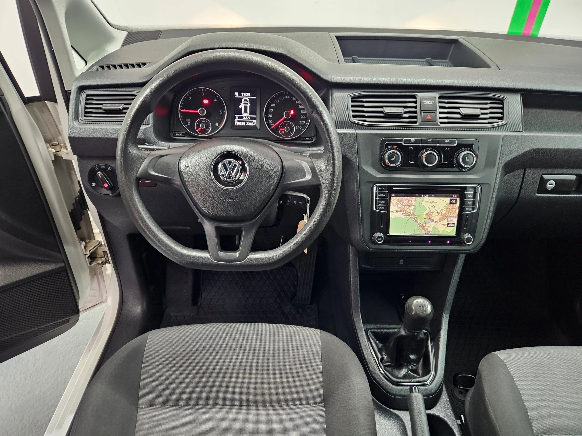 VW Caddy Maxi 2.0TDI BlueMotion Technology-image-8
