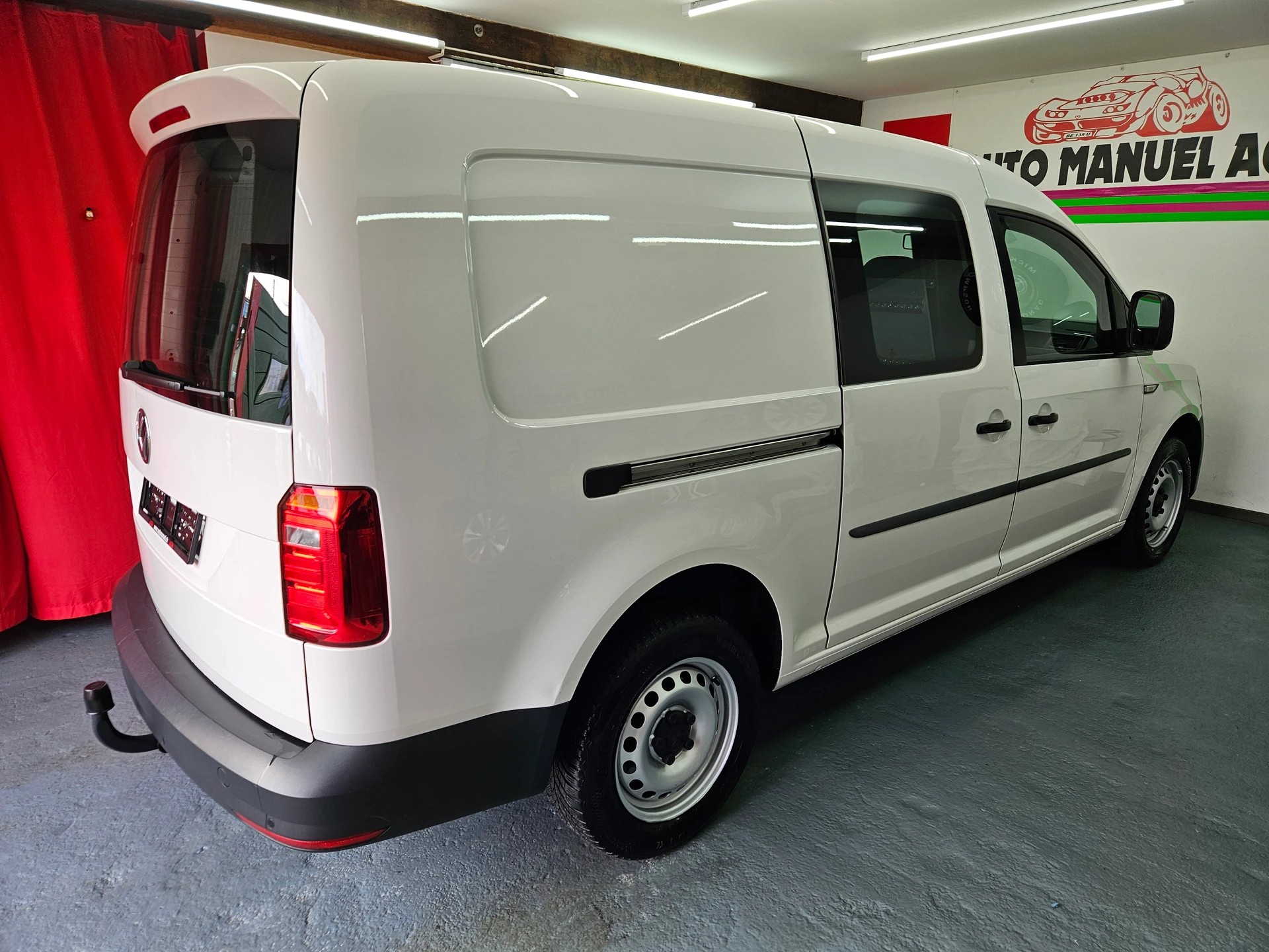 VW Caddy Maxi 2.0TDI BlueMotion Technology-image-6