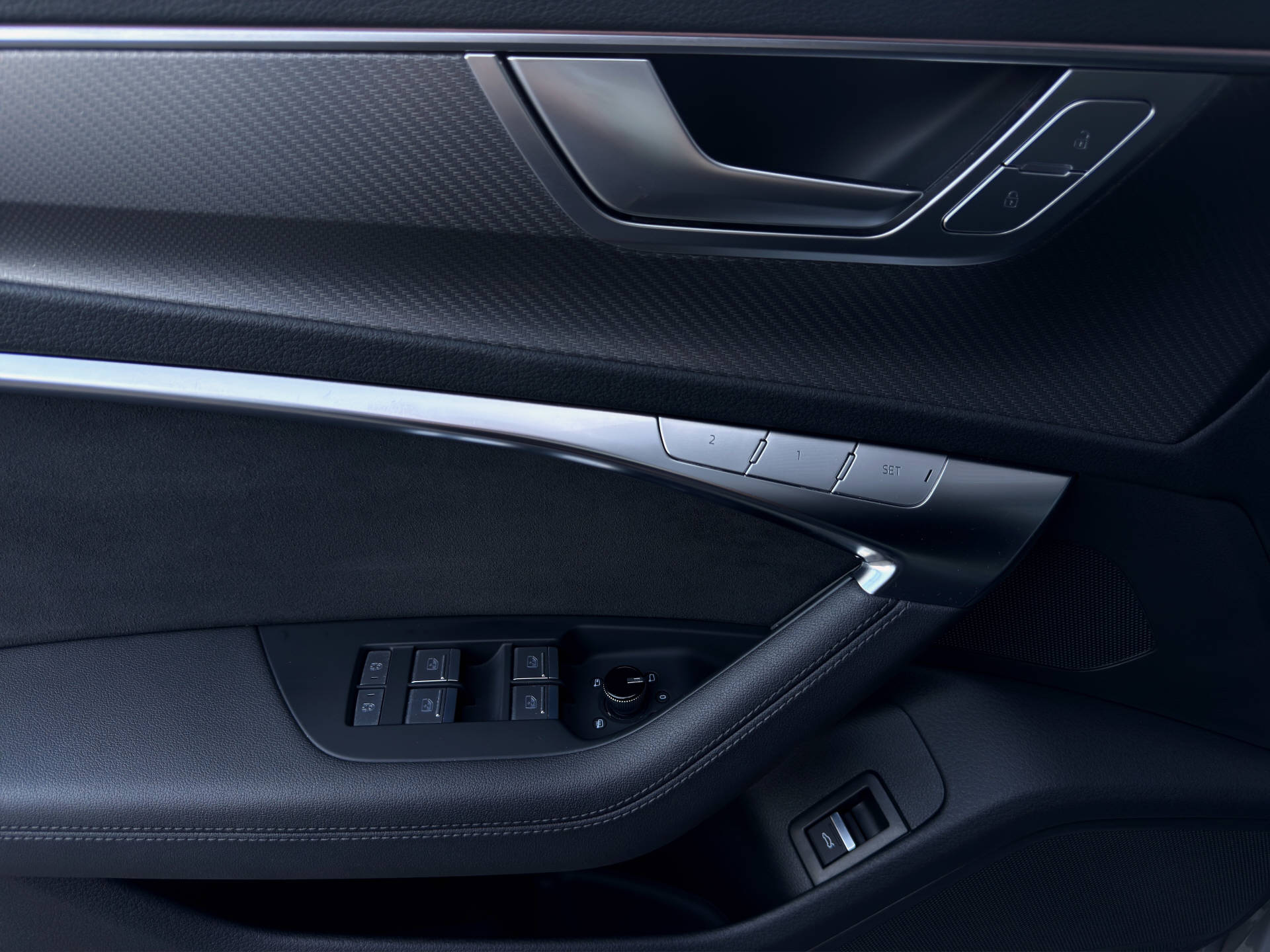 AUDI RS6 Avant 4.0 V8 TFSI quattro T-Tronic-image-9