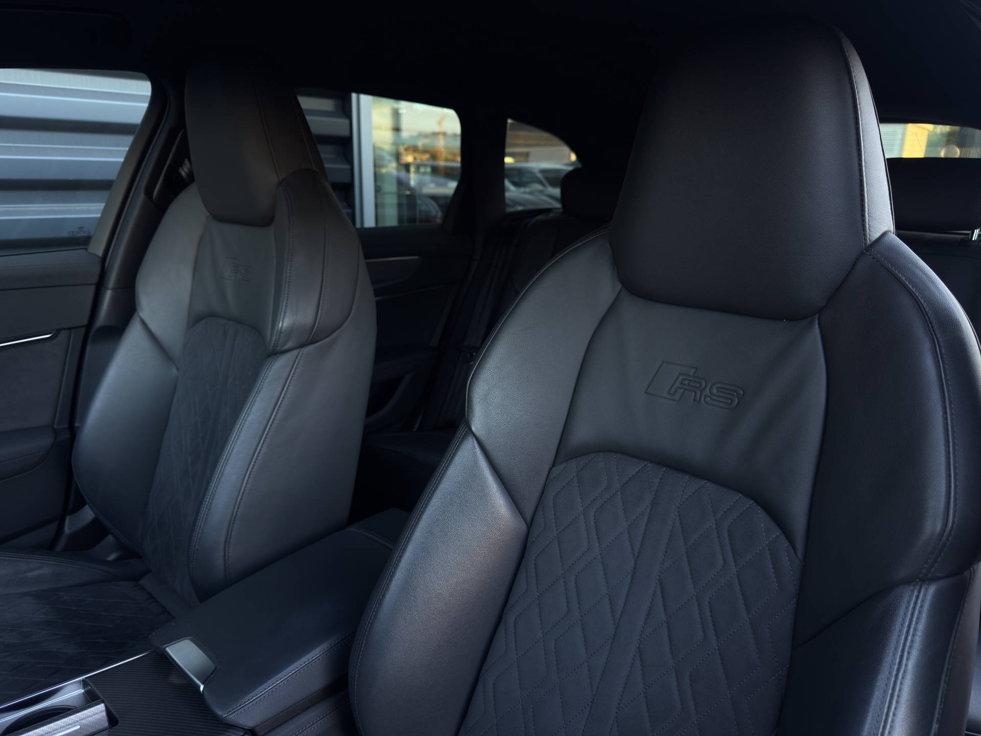 AUDI RS6 Avant 4.0 V8 TFSI quattro T-Tronic-image-7
