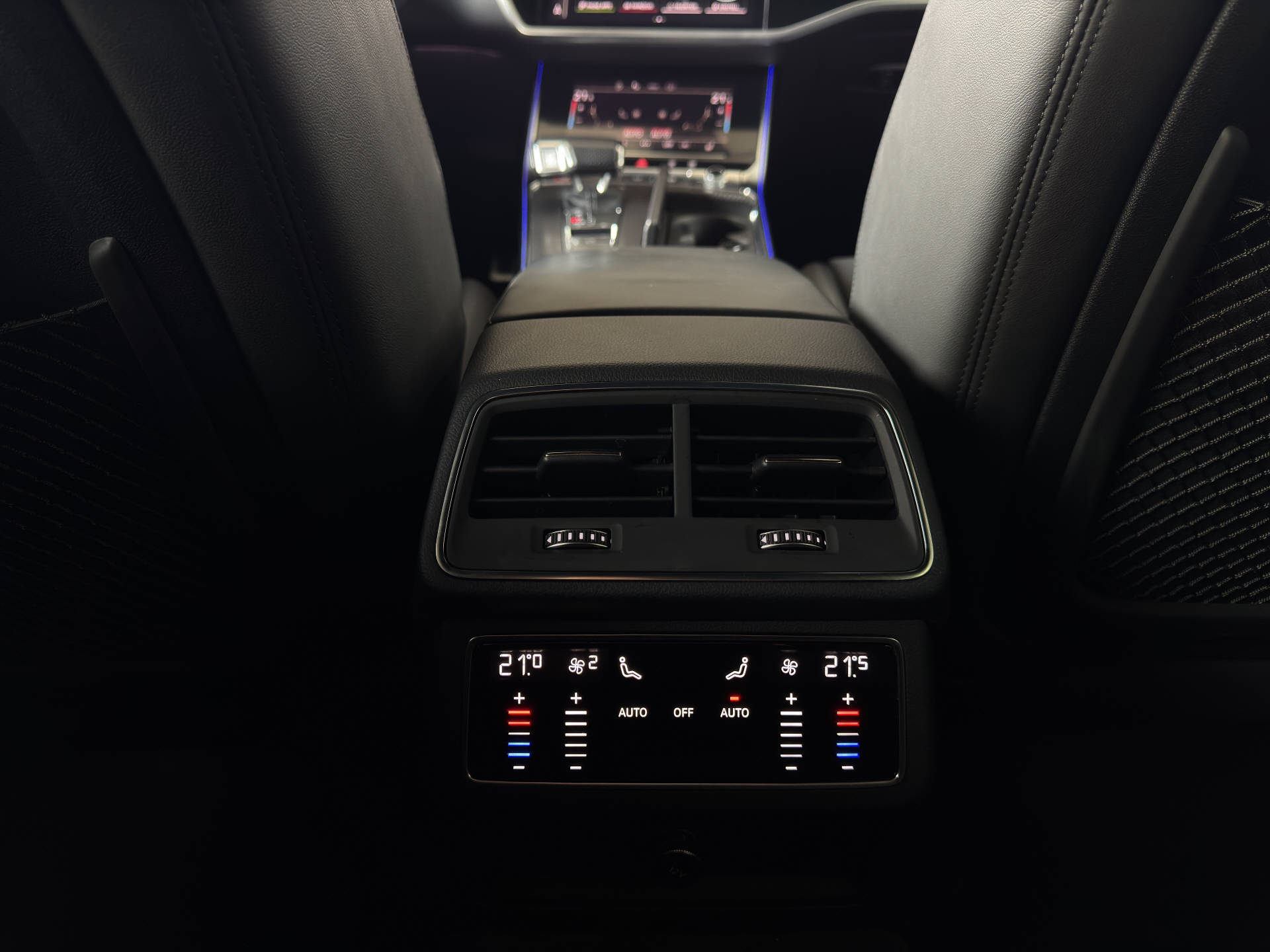 AUDI RS6 Avant 4.0 V8 TFSI quattro T-Tronic-image-11